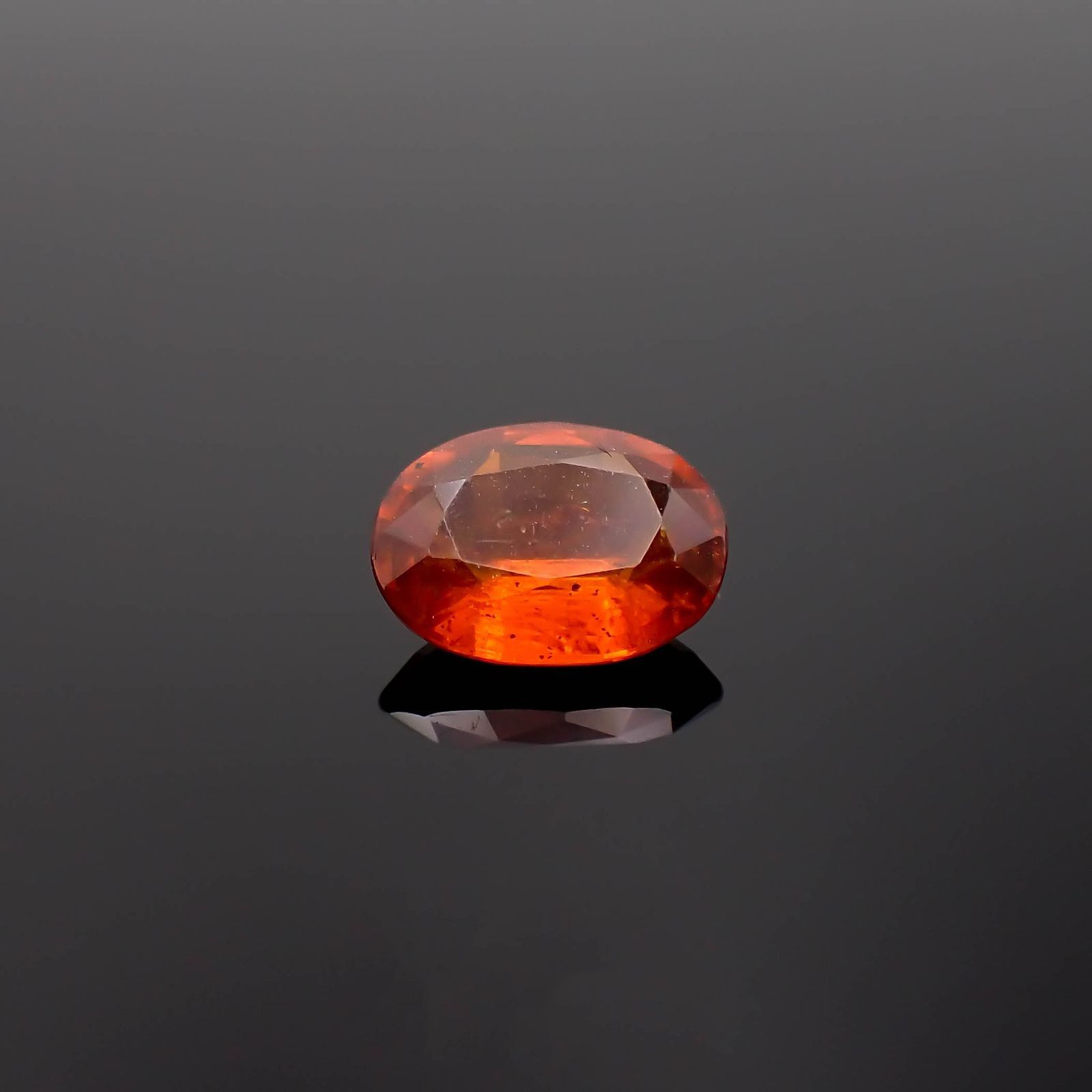 オレンジカイヤナイト ネパール産 1.87ct / 8.8x6.9mm前後 [251020598]