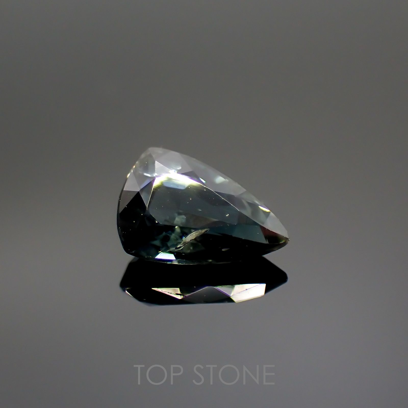 ◇カスタムカット◇サファリン(宝石名ブルー・サフィリン) スリランカ産 0.638ct ソ付(彩珠)[20106499]6.6×4.6mm前後