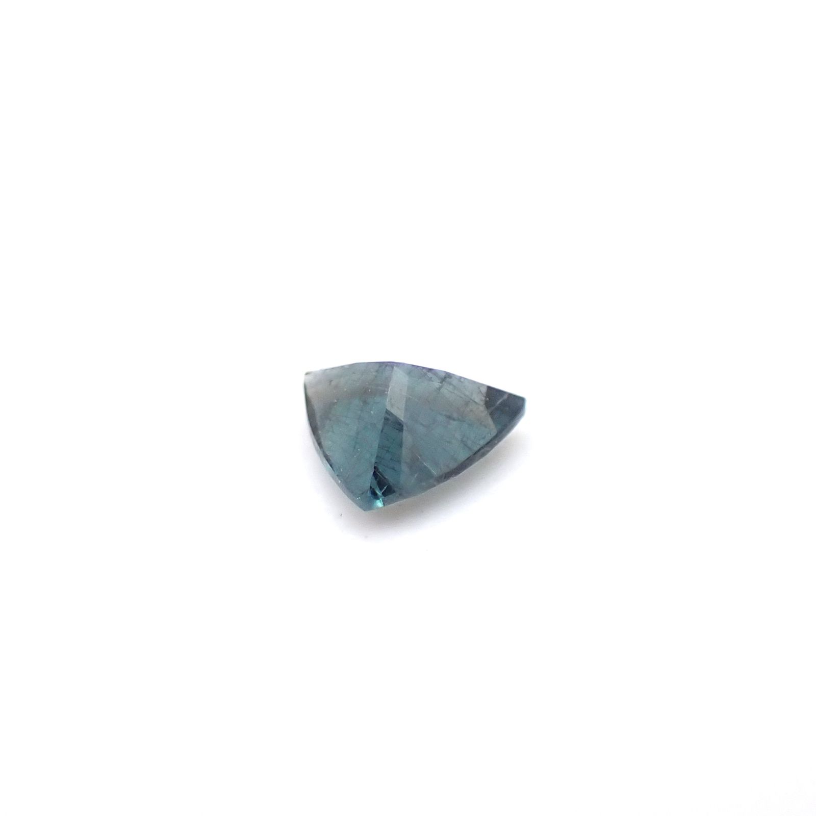 ベキリーブルーガーネット（カラーチェンジガーネット アレキタイプ） マダガスカル・ベキリー産 0.17ct / 3.7x3.8mm前後 [251231514]