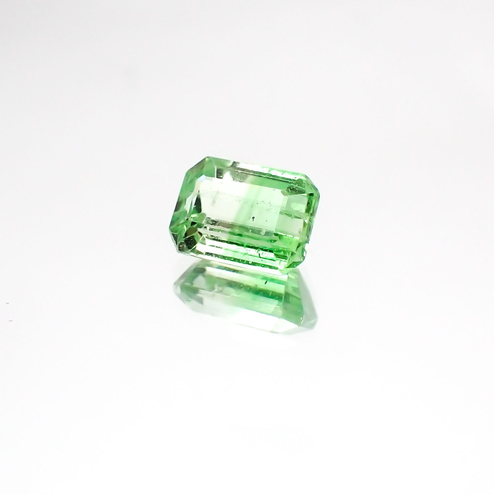 バイカラーツァボライト(宝石名グリーン グロッシュラー・ガーネット)タンザニア産 1.23ct 識別済[231124267]6.8x5mm前後