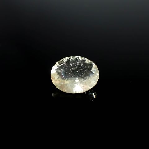 リビアングラス 発見地：エジプト・リビア砂漠 8.27ct / 16.5x12.9mm前後 [251131302]