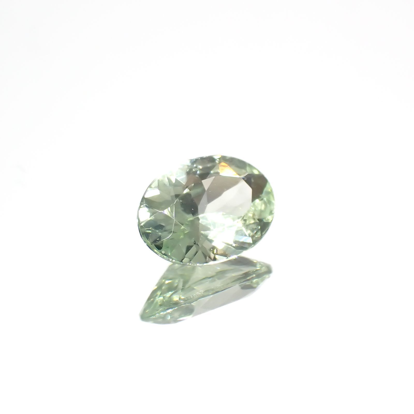 バナジウムクリソベリル(宝石名クリソベリル)マダガスカル産 0.815ct ソ付(日独)[221018902]7.22x5.06mm前後