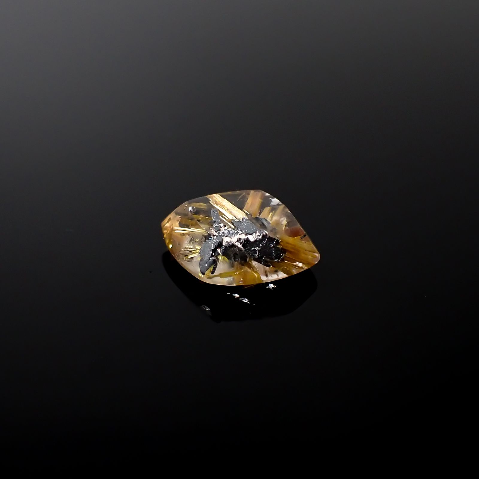 太陽ルチルクォーツ ブラジル産 5.98ct[240427312]14.7x10.4mm前後