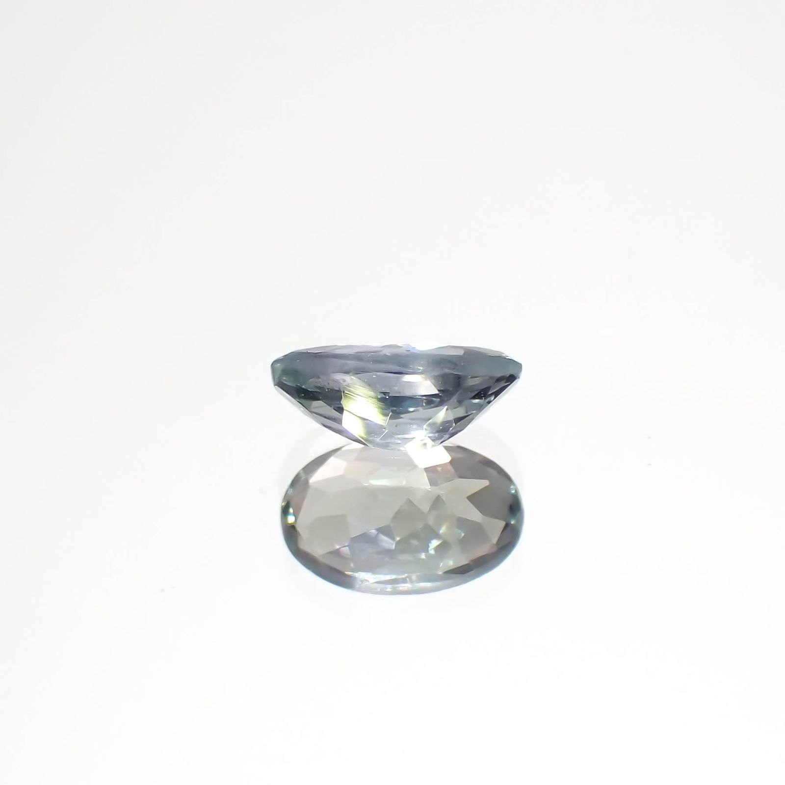 バイカラータンザナイト(宝石名ゾイサイト)タンザニア産 0.57ct 識別済[230421799]6.6x4.4mm前後