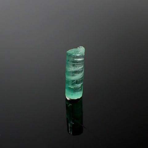 エメラルド柱状結晶 原石 コロンビア産 3.54ct[240427252]15x5mm前後