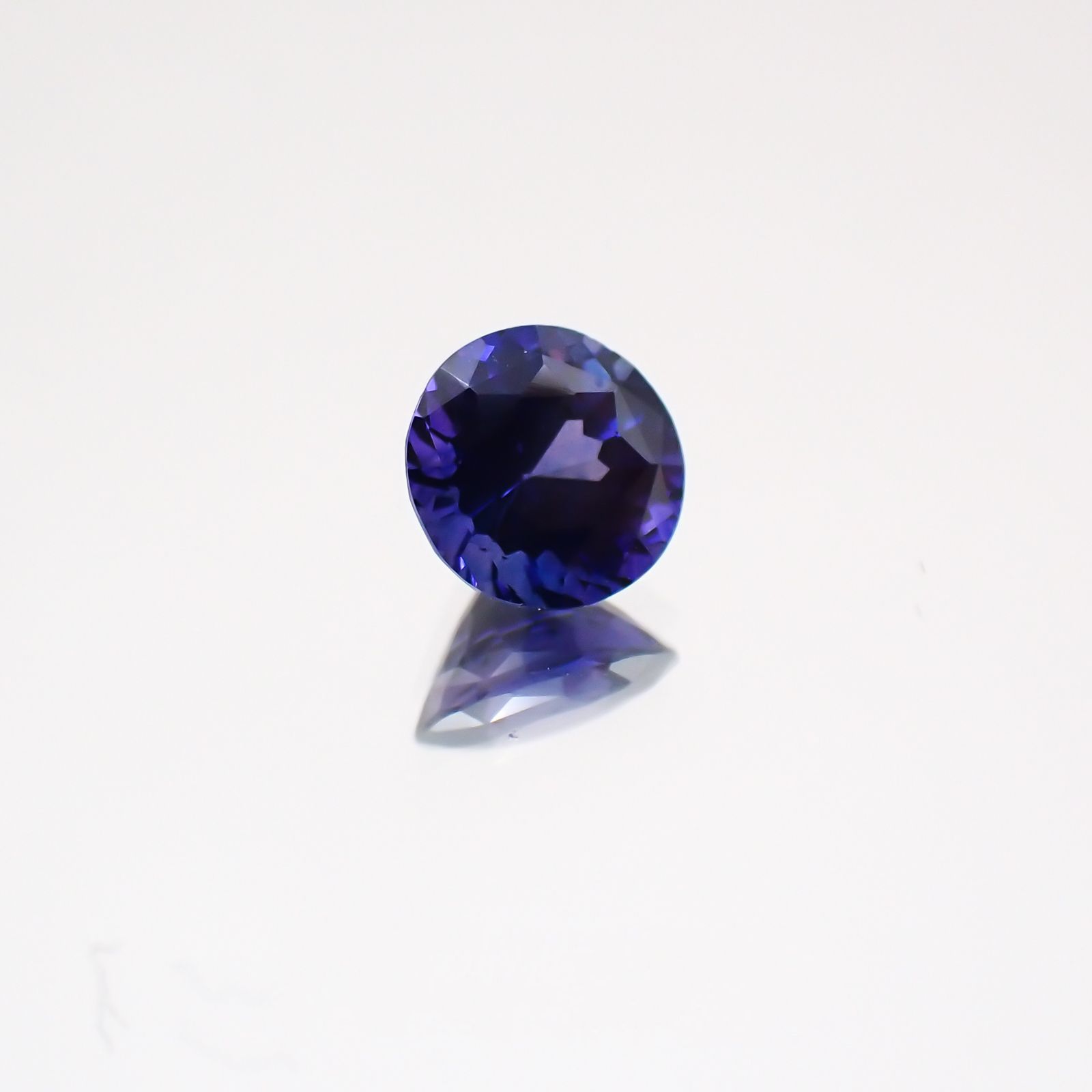 バイオレット サファイア 非加熱 スリランカ産 ルース 0.69ct[20129057]5.4×5.3mm前後