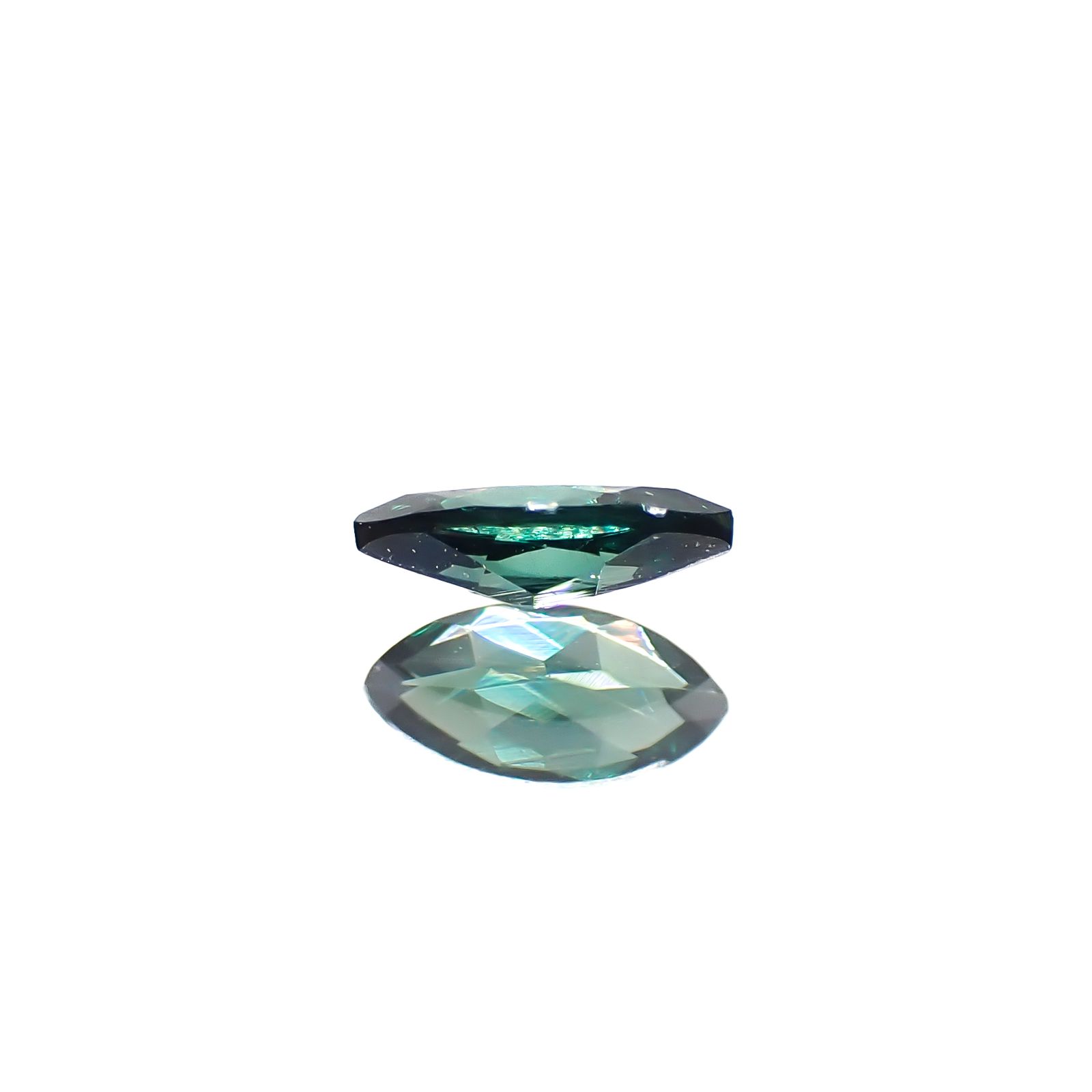 ベキリーブルーガーネット（カラーチェンジガーネット アレキタイプ） マダガスカル・ベキリー産 0.15ct[240628281]4.9x2.5mm前後