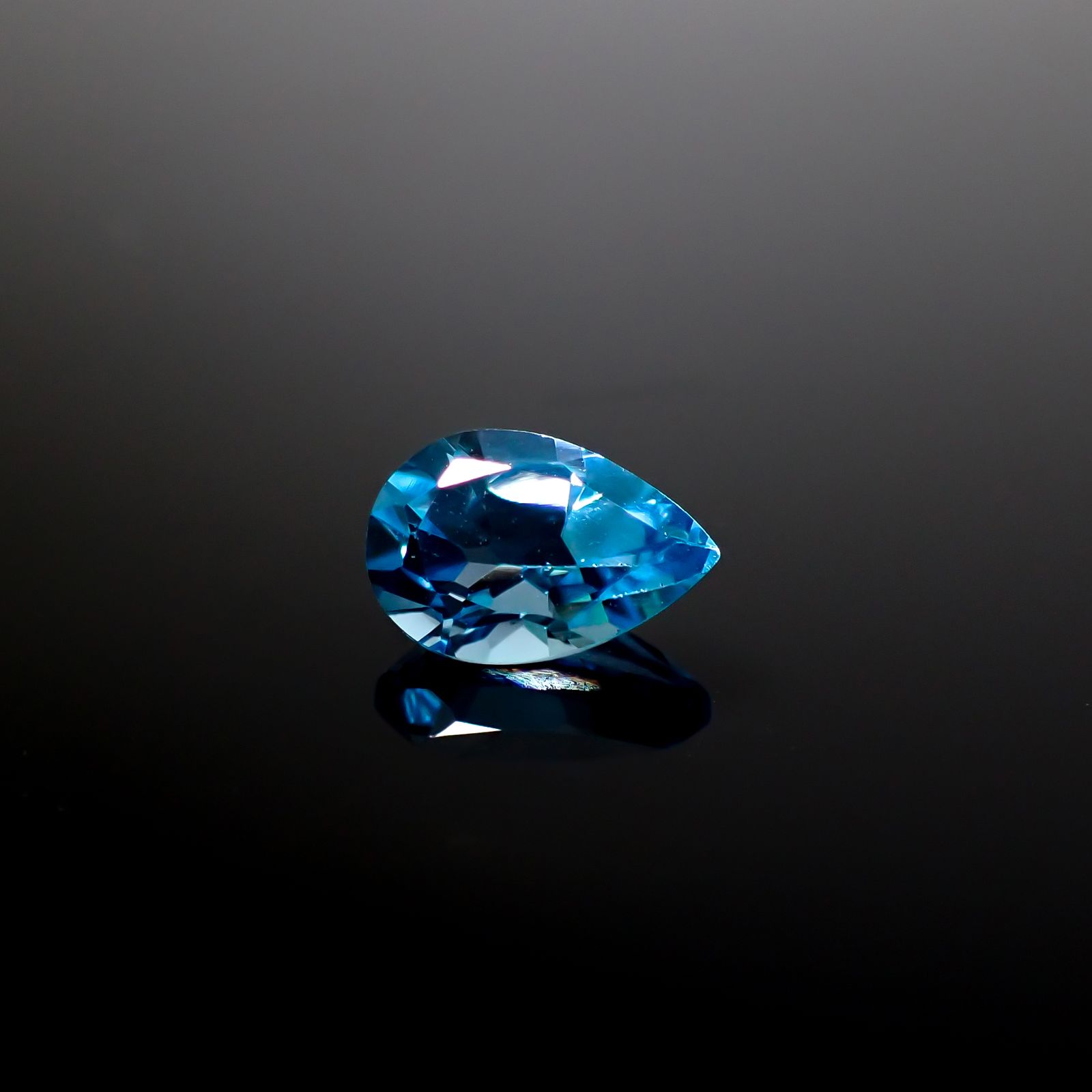 スイスブルートパーズ ブラジル産 1.76ct [241229580]9x6.2mm前後