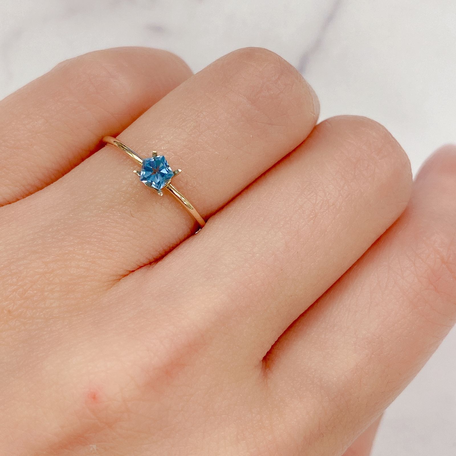 <ランダムセレクト1個販売> ◇ペンタゴンカット◇スイスブルートパーズSA(宝石名ブルー・トパーズ) ブラジル産 0.28ct前後 識別済[20128157]4×4mm前後