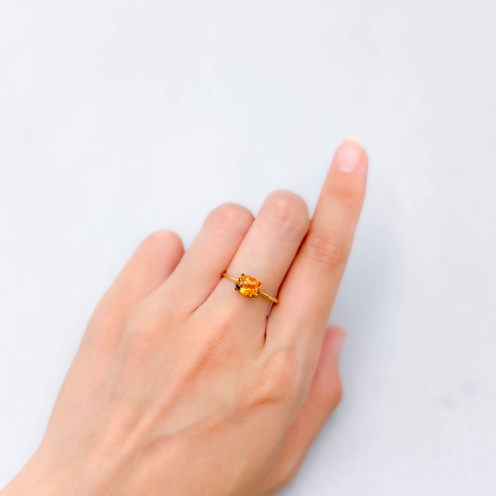 マデイラシトリン ブラジル・ミナスジェライス州産 0.93ct [250630590]7.7x5.8mm前後