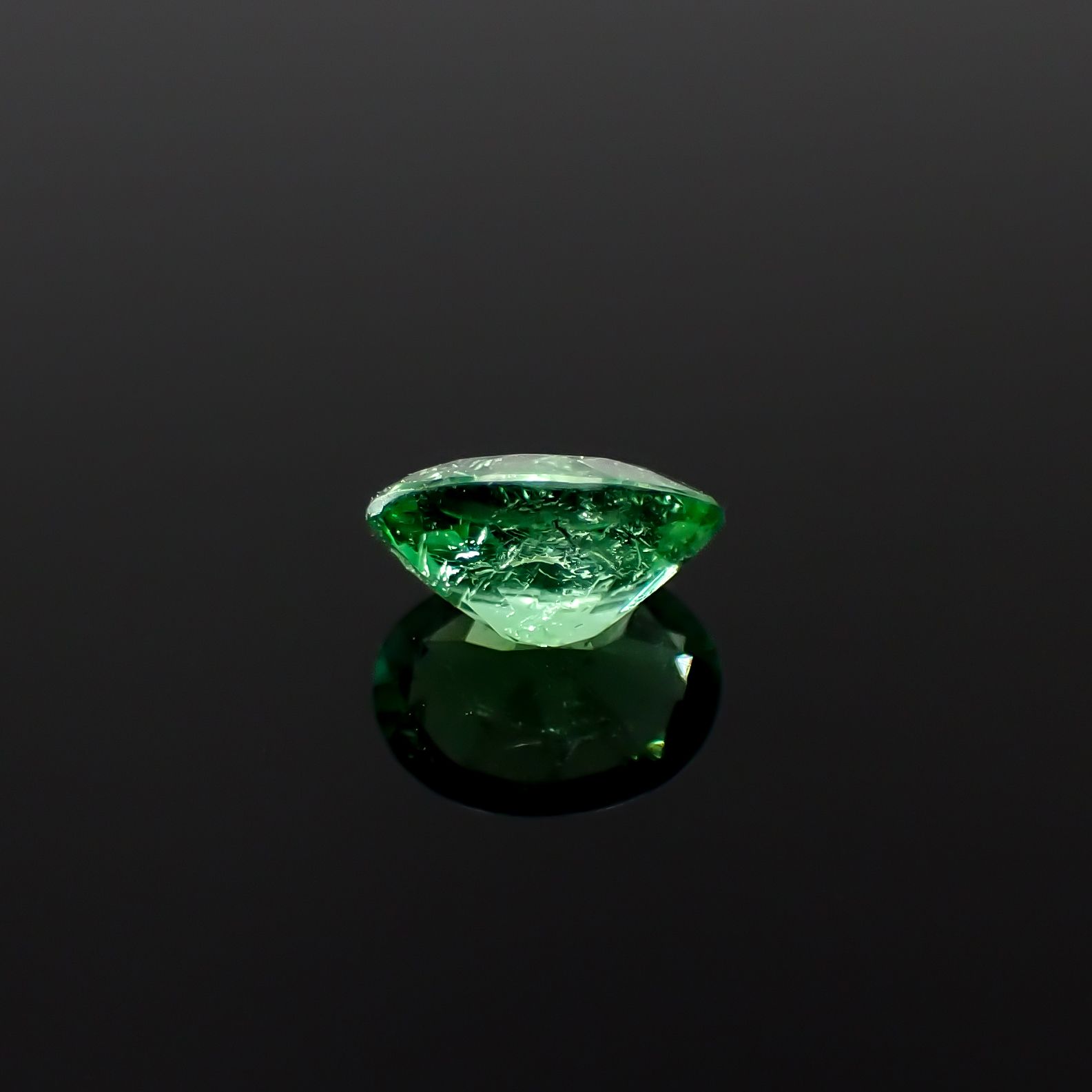 パライバトルマリン ブラジル・パライバ州バターリャ鉱山産 0.49ct[240928735]5.9x4.5mm前後
