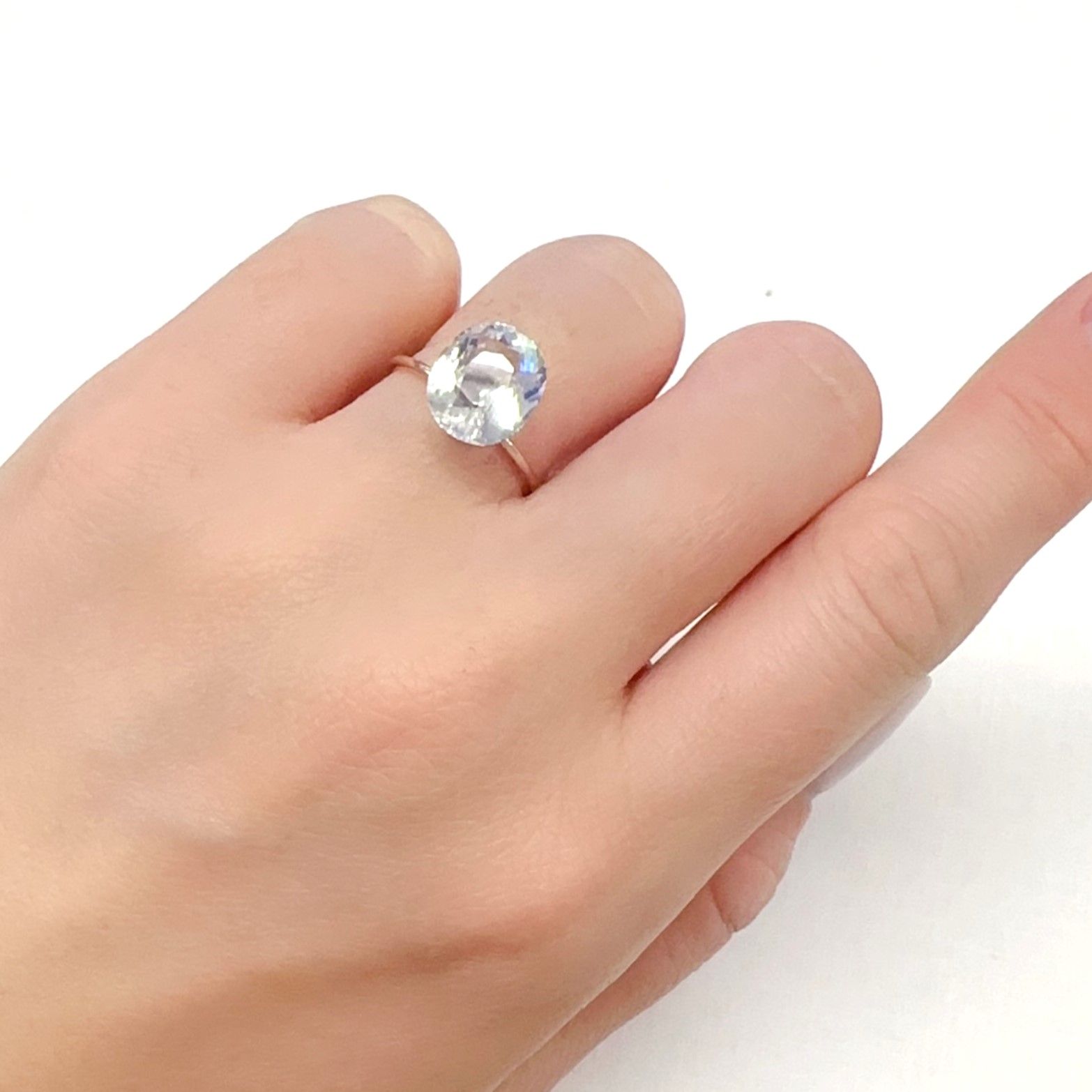 レインボームーンストーン(宝石名ラブラドライト)マダガスカル産 3.224ct ソ付(彩珠)[240326938]10.5x9mm前後