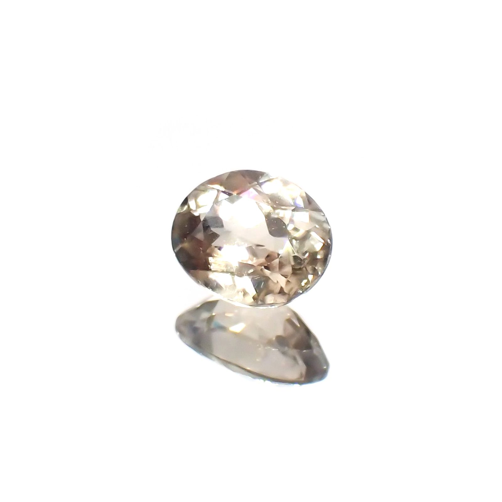 ダイアスポア(宝石名ダイアスポア)トルコ産 識別済 0.72ct / 6.3x5.1mm前後 [251116029]