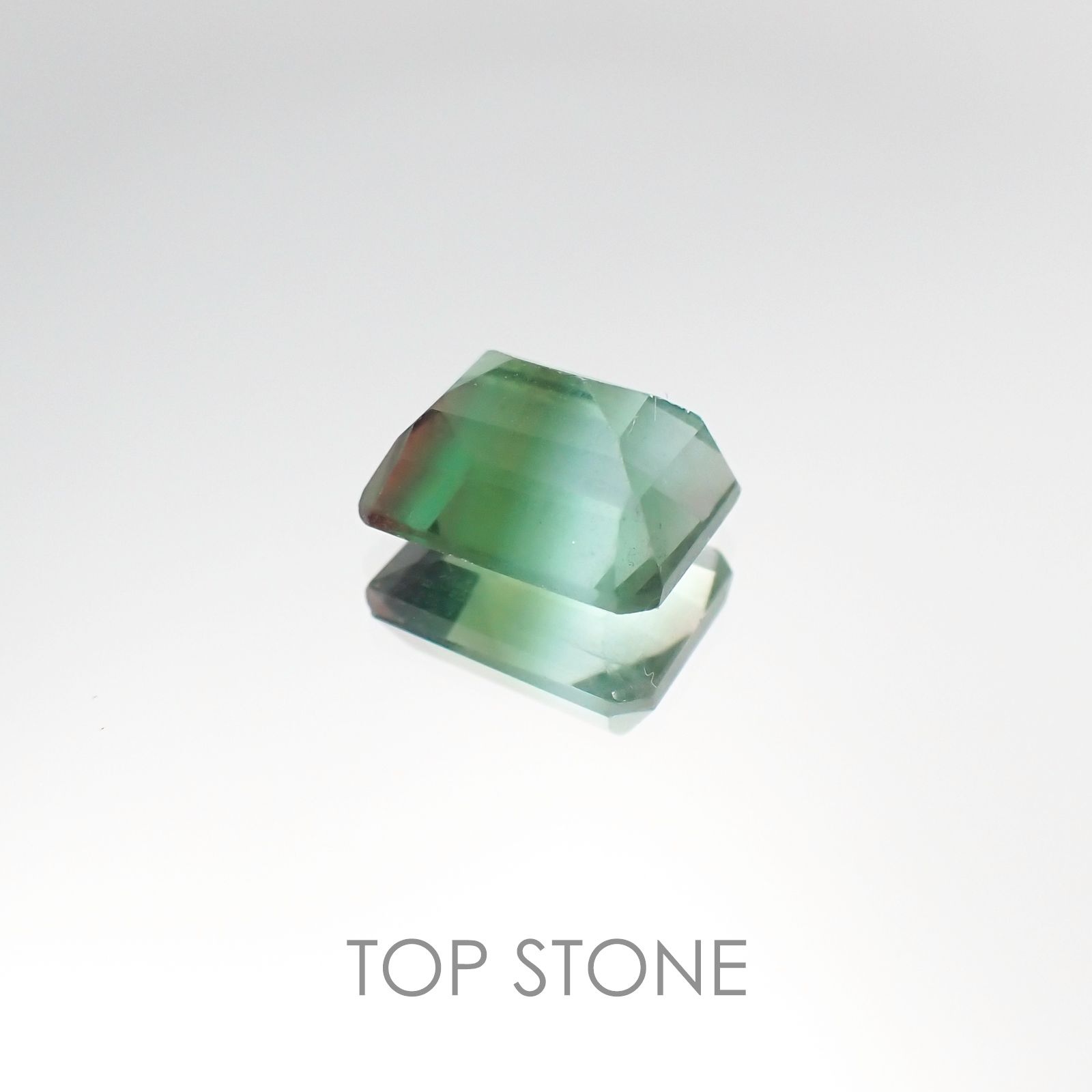 バイカラーフローライト ブラジル産 ルース 2.92ct[20106382]9×7mm前後