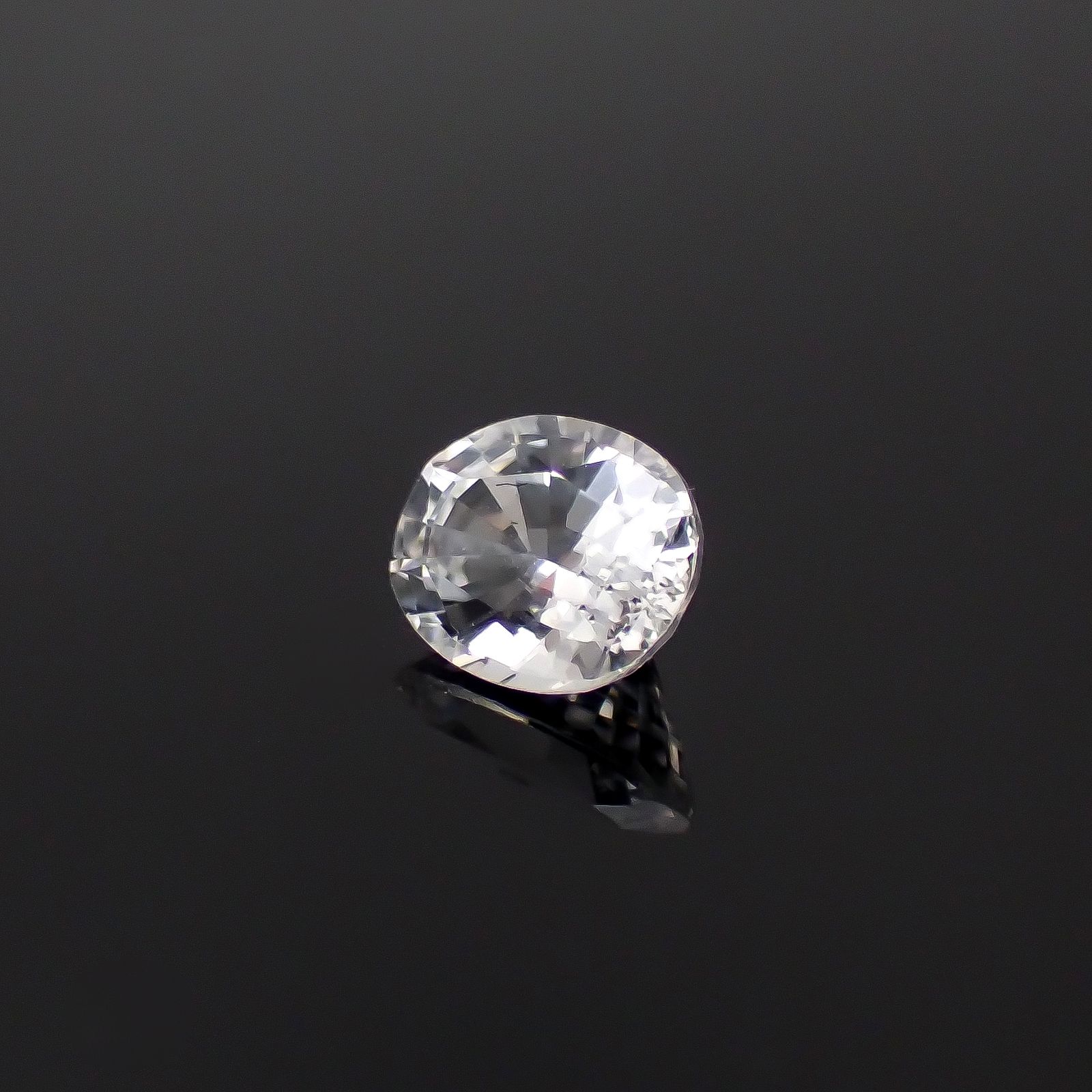 カラーレスサファイア スリランカ産 0.47ct[240527482]5x4mm前後