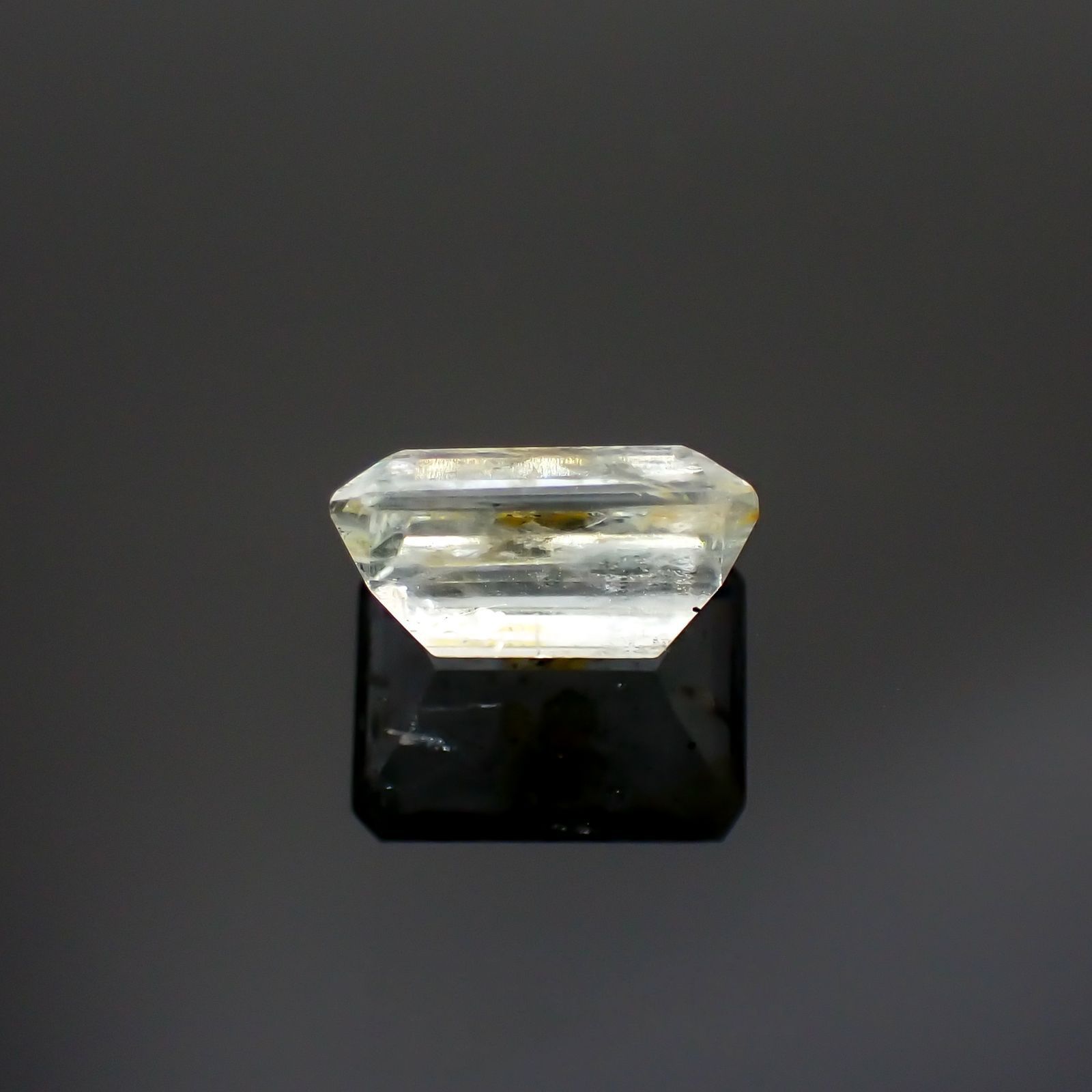 オーロラアクアマリン ブラジル産 2.74ct[220114390]9.7x7.4mm前後