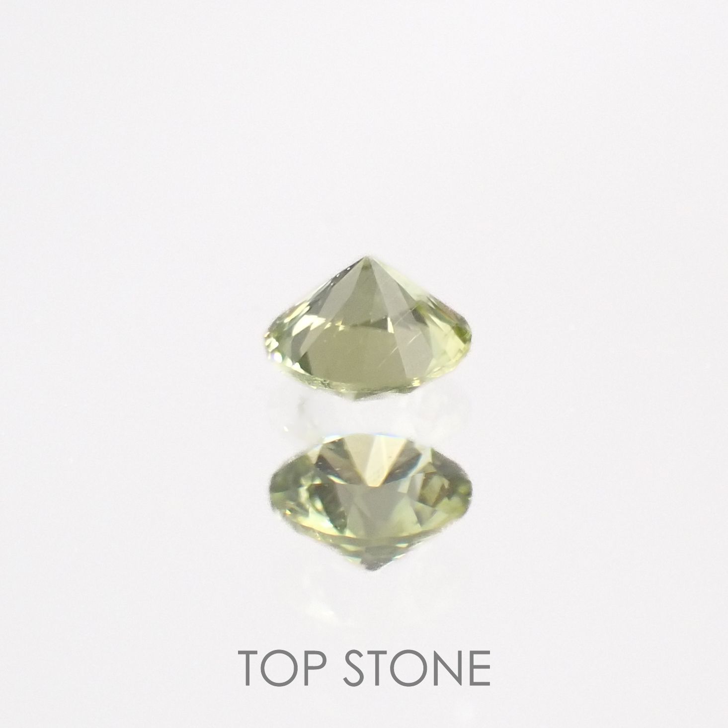 パラサイティックペリドット(宝石名ペリドット)採取地：ロシア 0.093ct 識別済[220616242]2.8x2.8mm前後