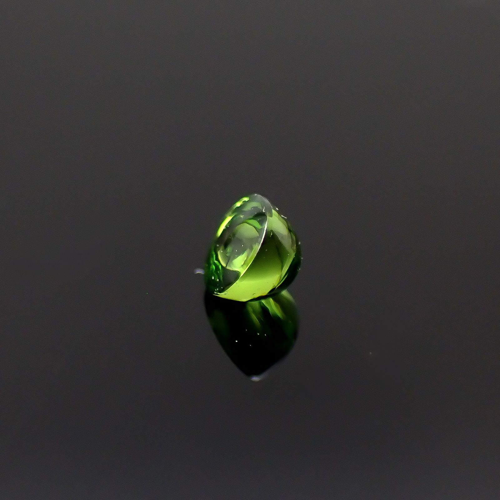 デマントイドガーネット ロシア産 0.063ct[240628254]2.1x2.1mm前後