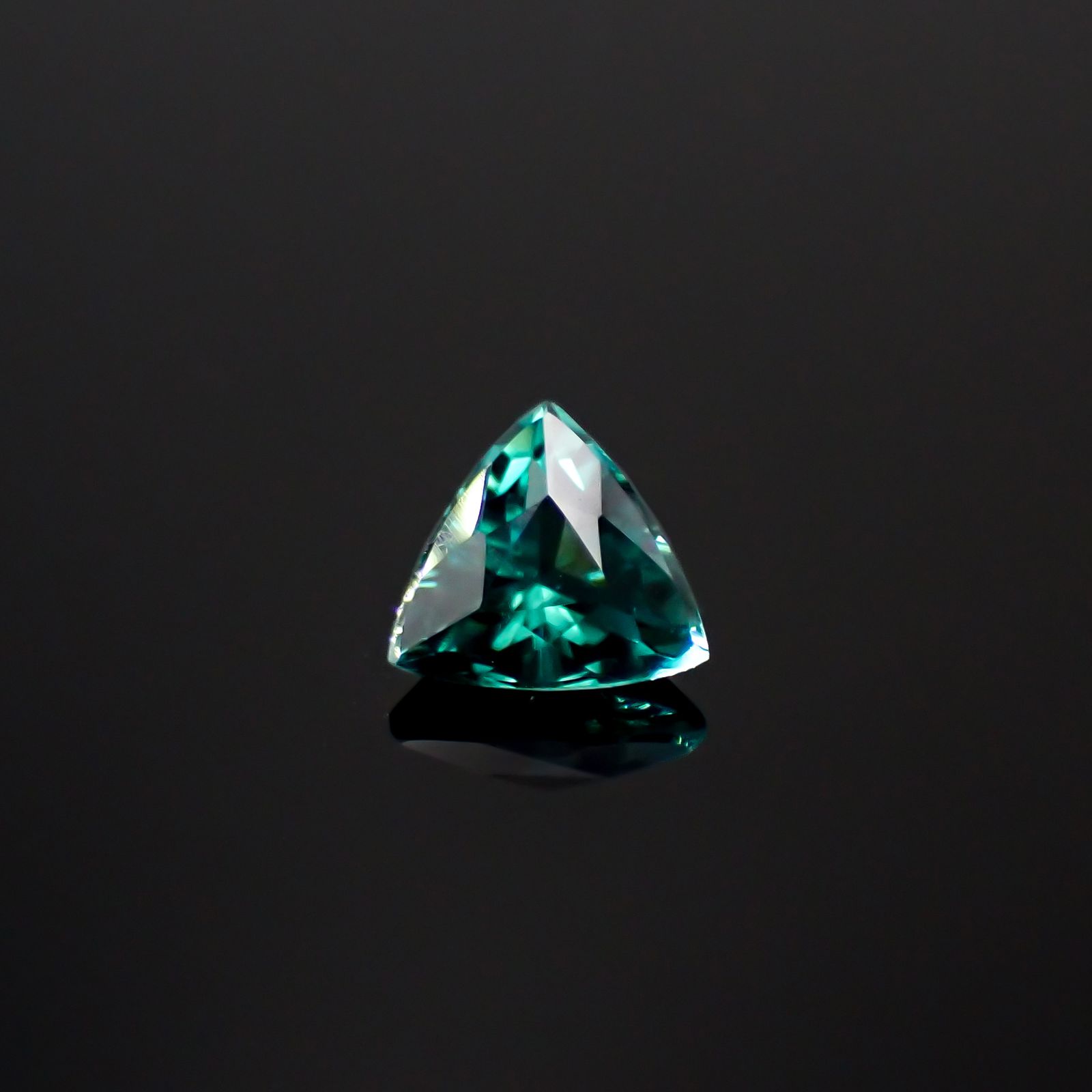 ブルーグリーントルマリン ブラジル産 0.45ct[240628386]5.4x5.1mm前後