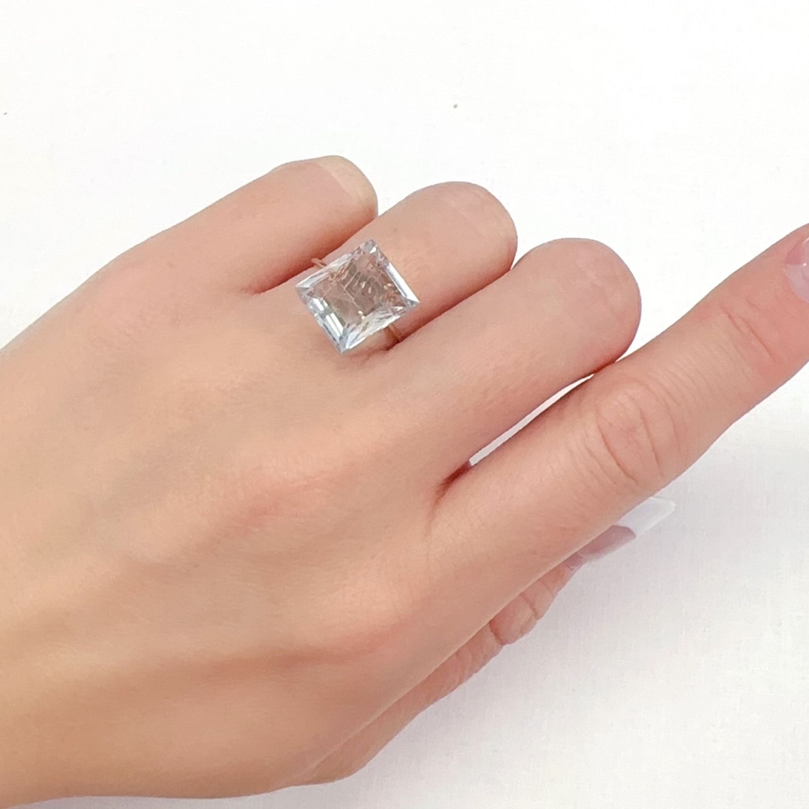 ニードルインブルートパーズ（チューブインブルートパーズ） ブラジル・ミナスジェライス州産 7.28ct[240125505]11.9x10.5mm前後