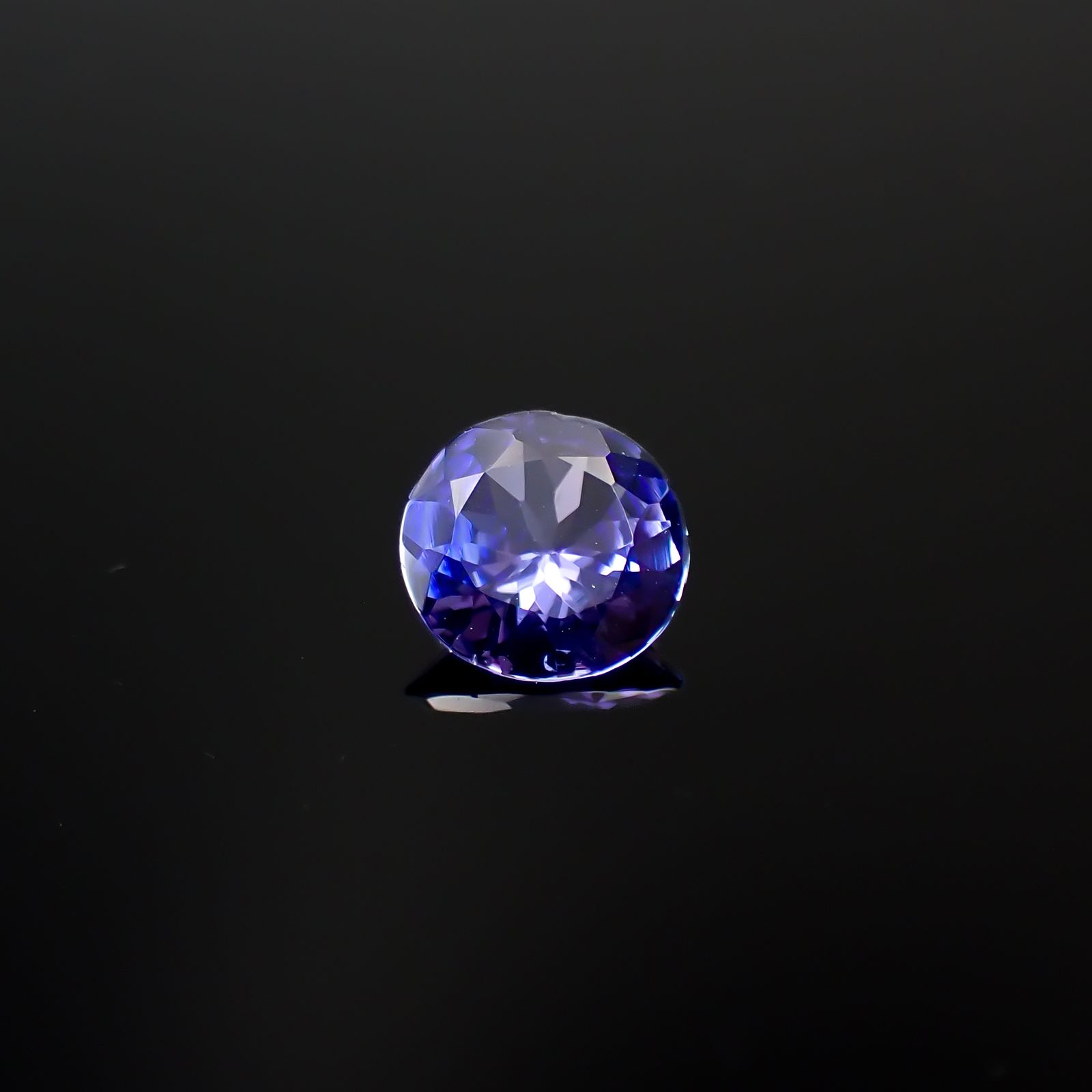 タンザナイト(宝石名タンザナイト)タンザニア産 0.78ct 識別済[240628332]6.5x6.5mm前後