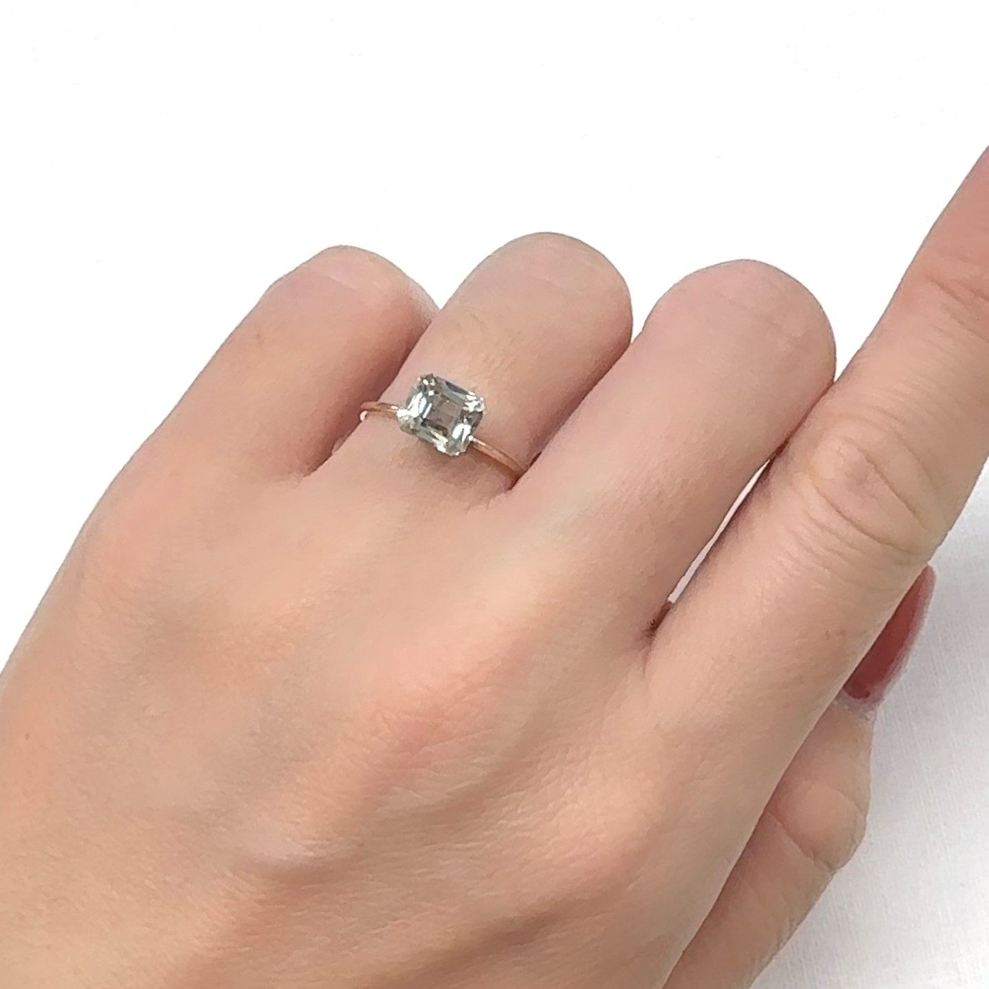 リリーパッドアパタイト フルオレッセンス アフリカ産 1.80ct [241129419]7x6.1mm前後