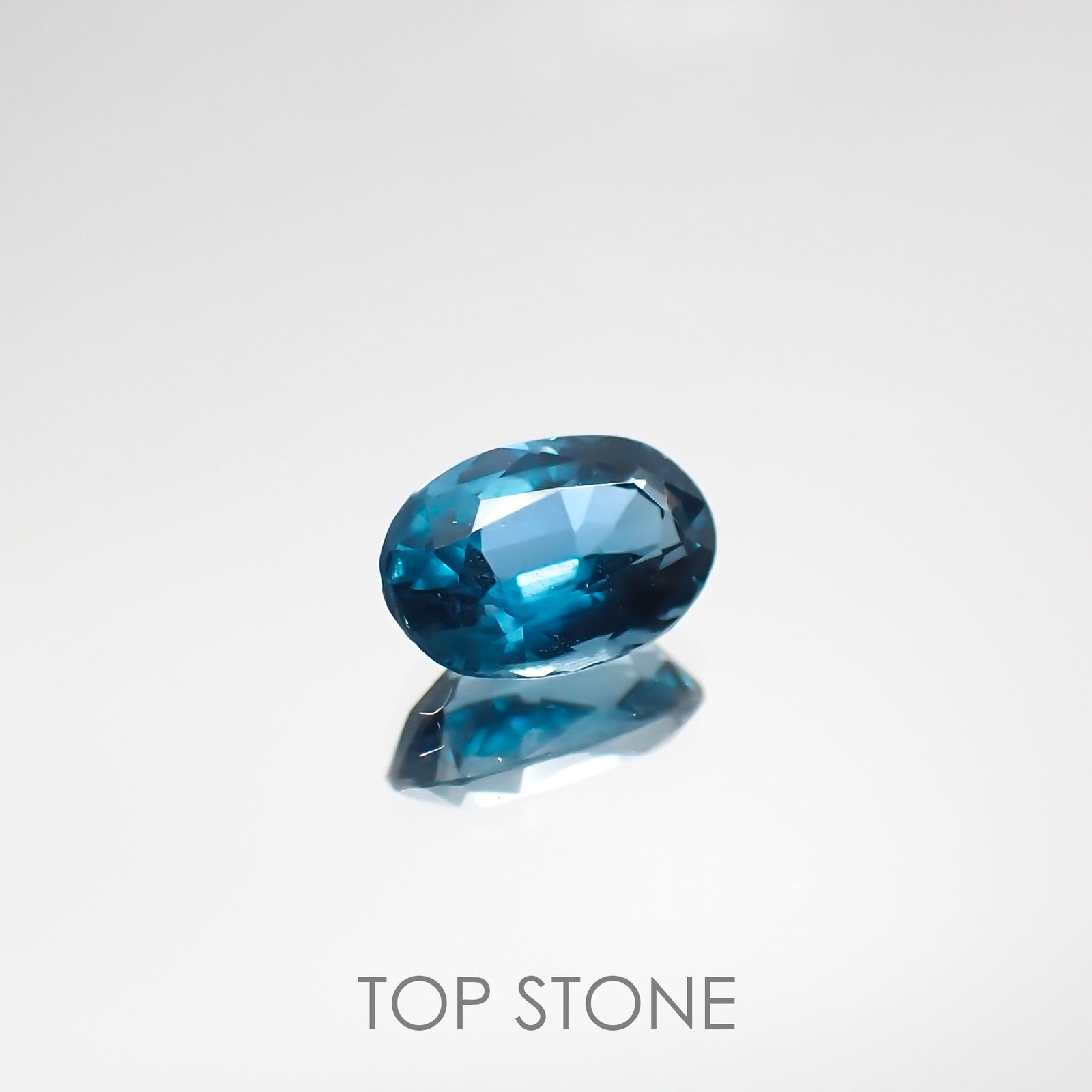 オーシャンブルーカイヤナイト インド産 ルース 0.58ct[210711427]6.1×4mm前後