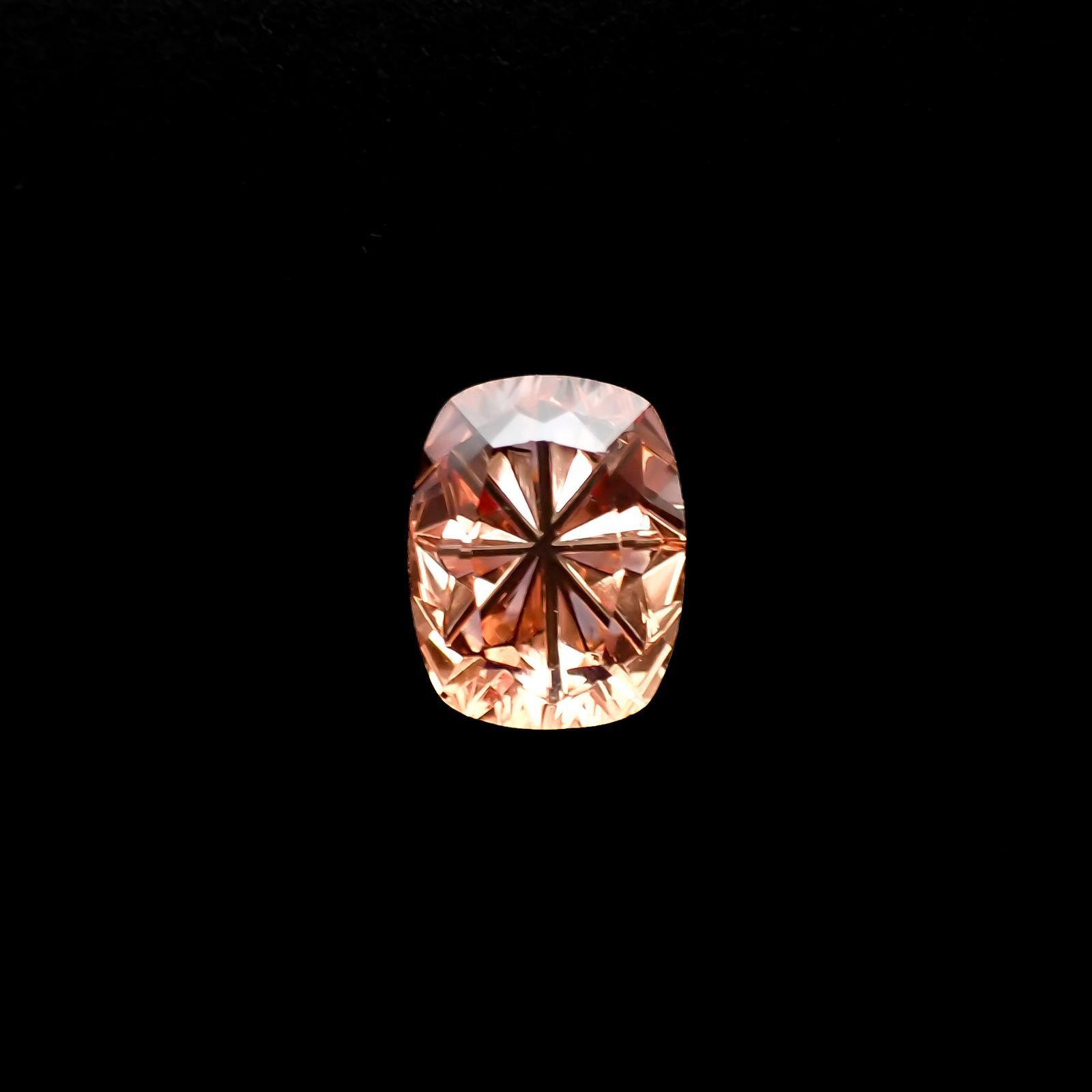 ◇甲州貴石切子Plus Three◇アンデシン カード付き(宝石名アンデシン)チベット産 識別済 1.64ct / 9x7mm前後 [220616079]