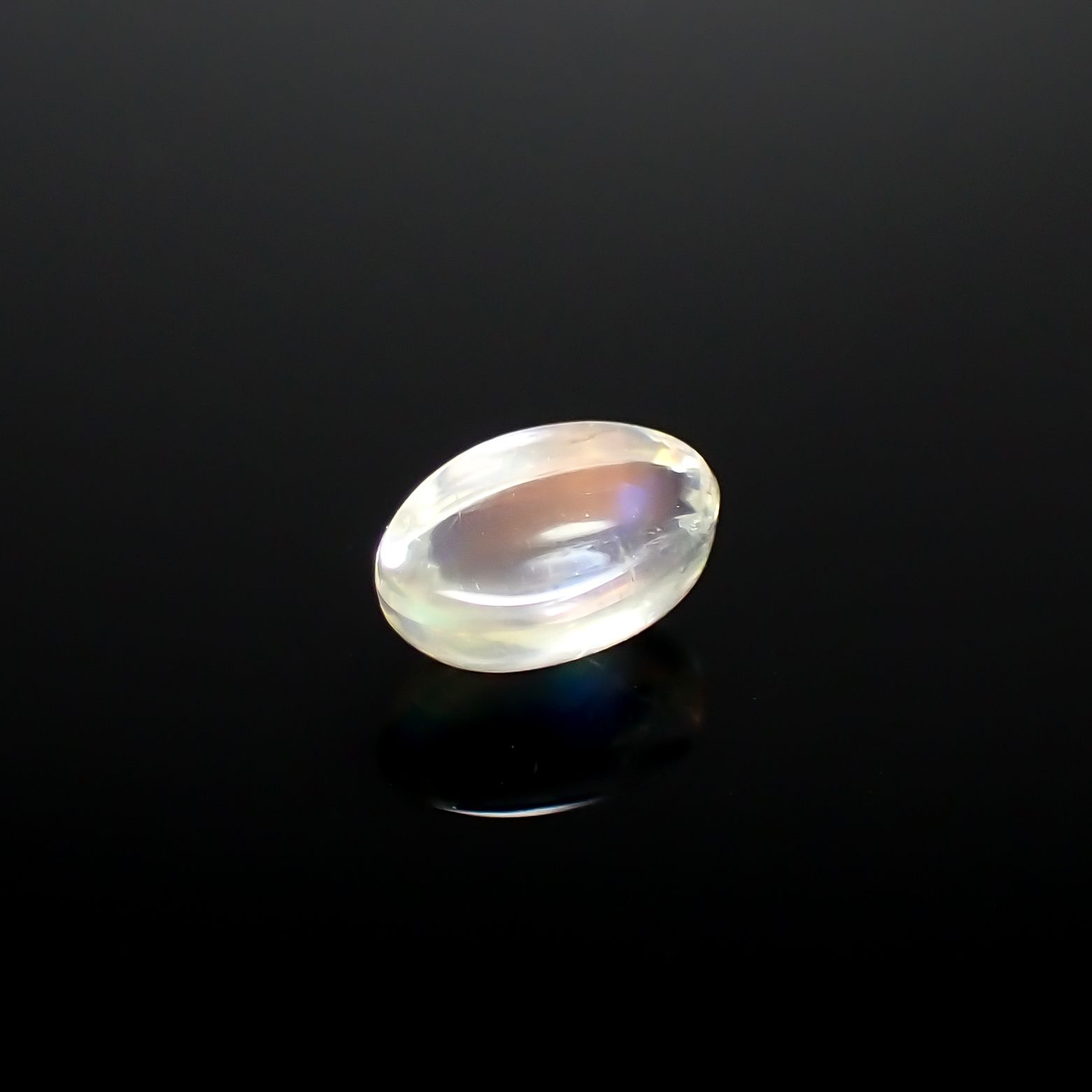 レインボームーンストーン(宝石名アンデシン)インド・タミルナードゥ州産 0.54ct 識別済[240828628]6.3x3.9mm前後