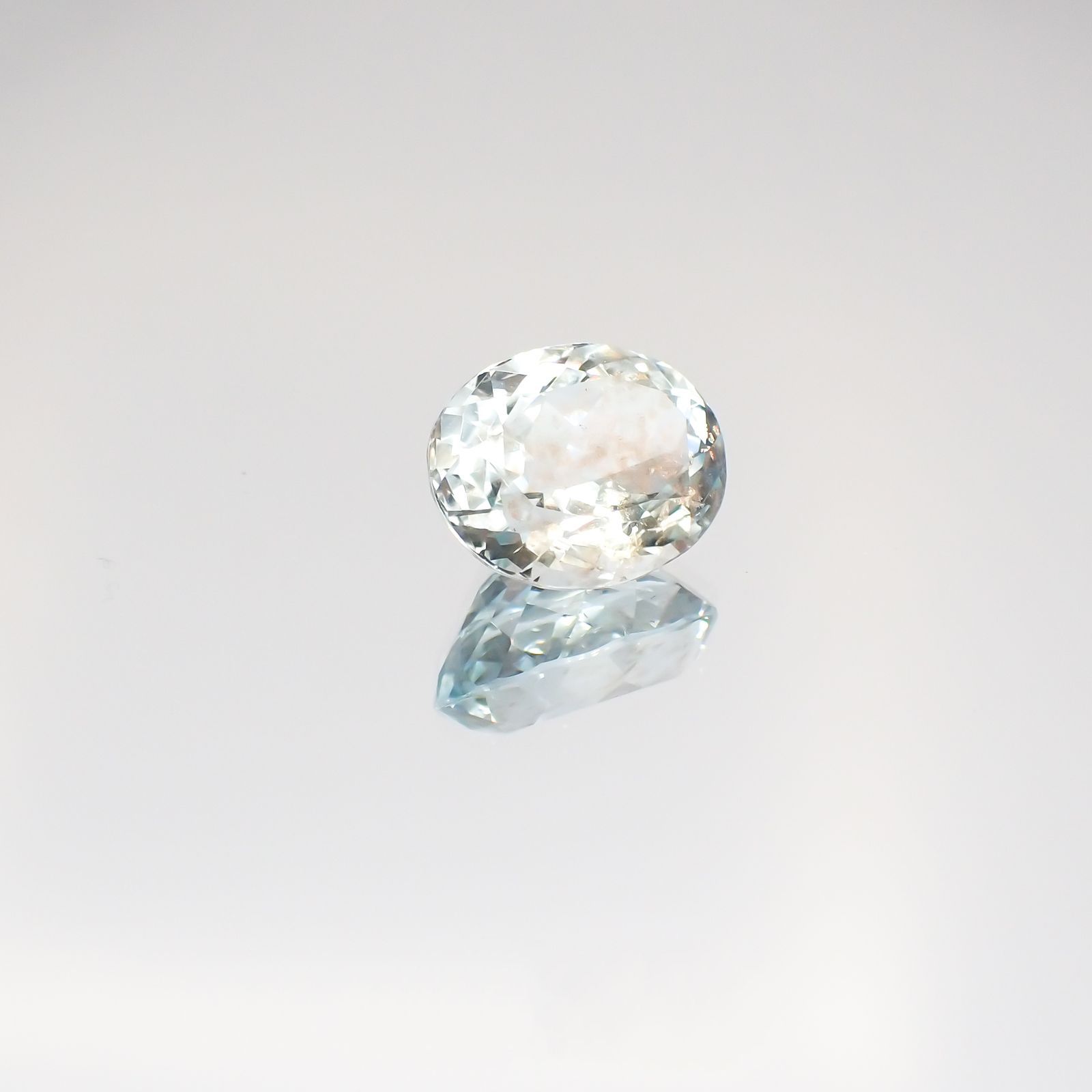 アベンチュリンアクアマリン(宝石名シーン・アクアマリン) ナイジェリア産 3.995ct ソ付(彩珠)[210712968]11.6×9.2mm前後