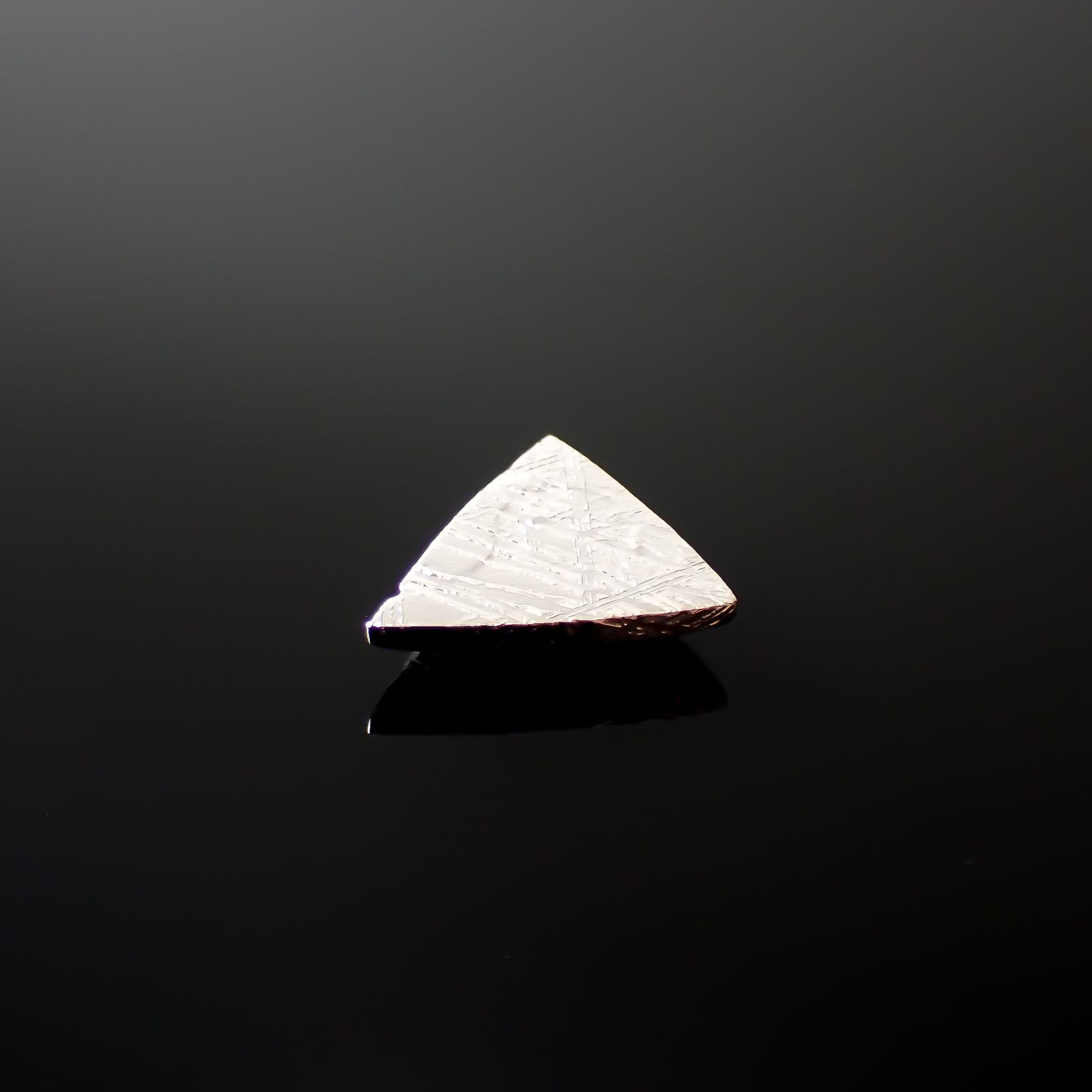 ムオニナルスタ隕石 発見地:スウェーデン 5.87ct[240125793]11.8x11.2mm前後
