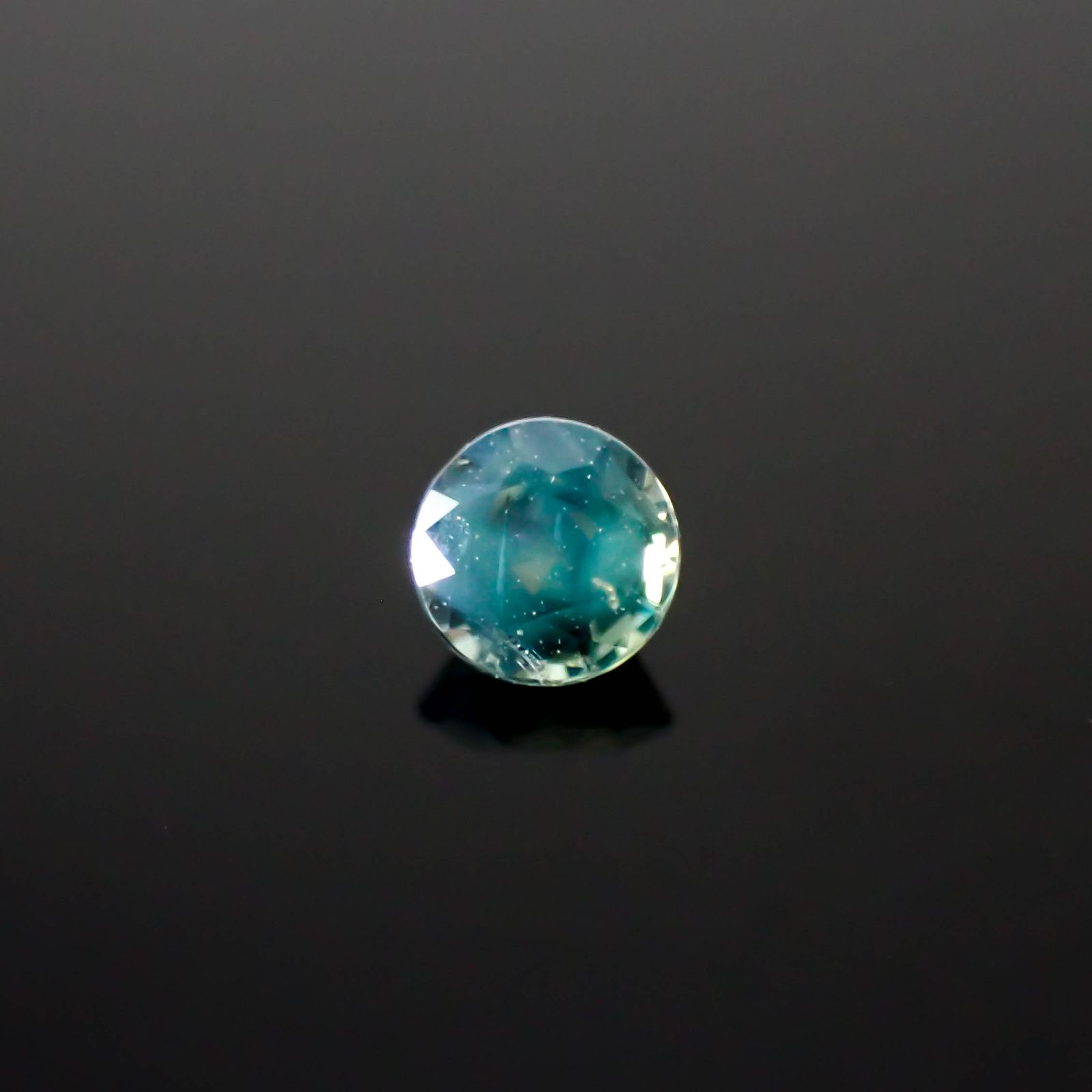 シルキーアレキサンドライト ブラジル・ミナスジェライス州ヘマチタ鉱山産 0.12ct[240627967]2.9x2.9mm前後