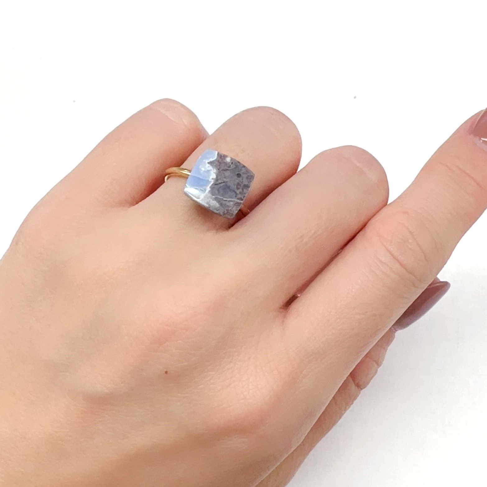 マトリックスブルーオパール アメリカ・オレゴン州産 3.59ct[240125675]11x10.9mm前後