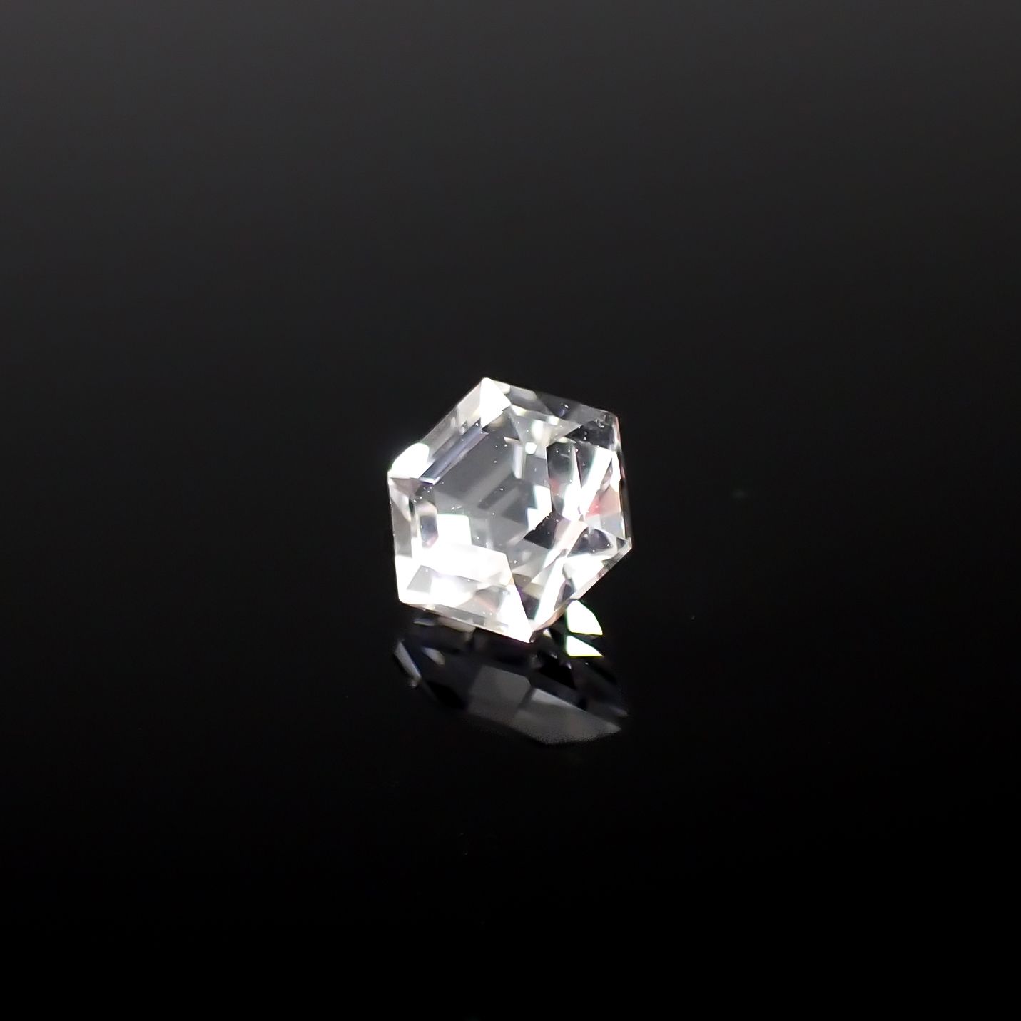◇ヘキサゴンカット◇レムリアンシードクリスタル(保証シール付き) ブラジル産 0.94ct[240326838]6x6mm前後
