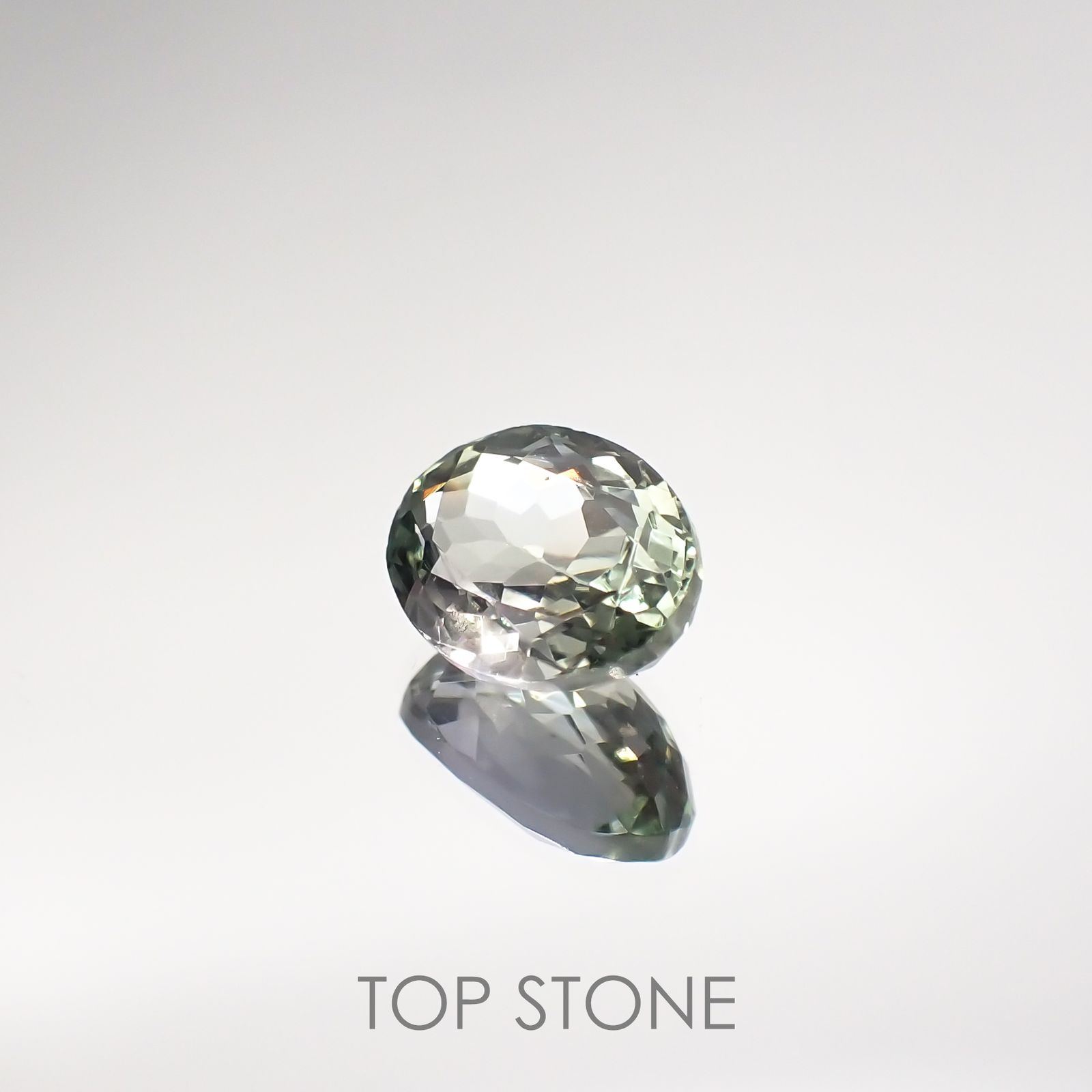 バイカラータンザナイト(宝石名ゾイサイト) タンザニア産 1.904ct ソ付(彩珠)[210711823]8.6×6.6mm前後