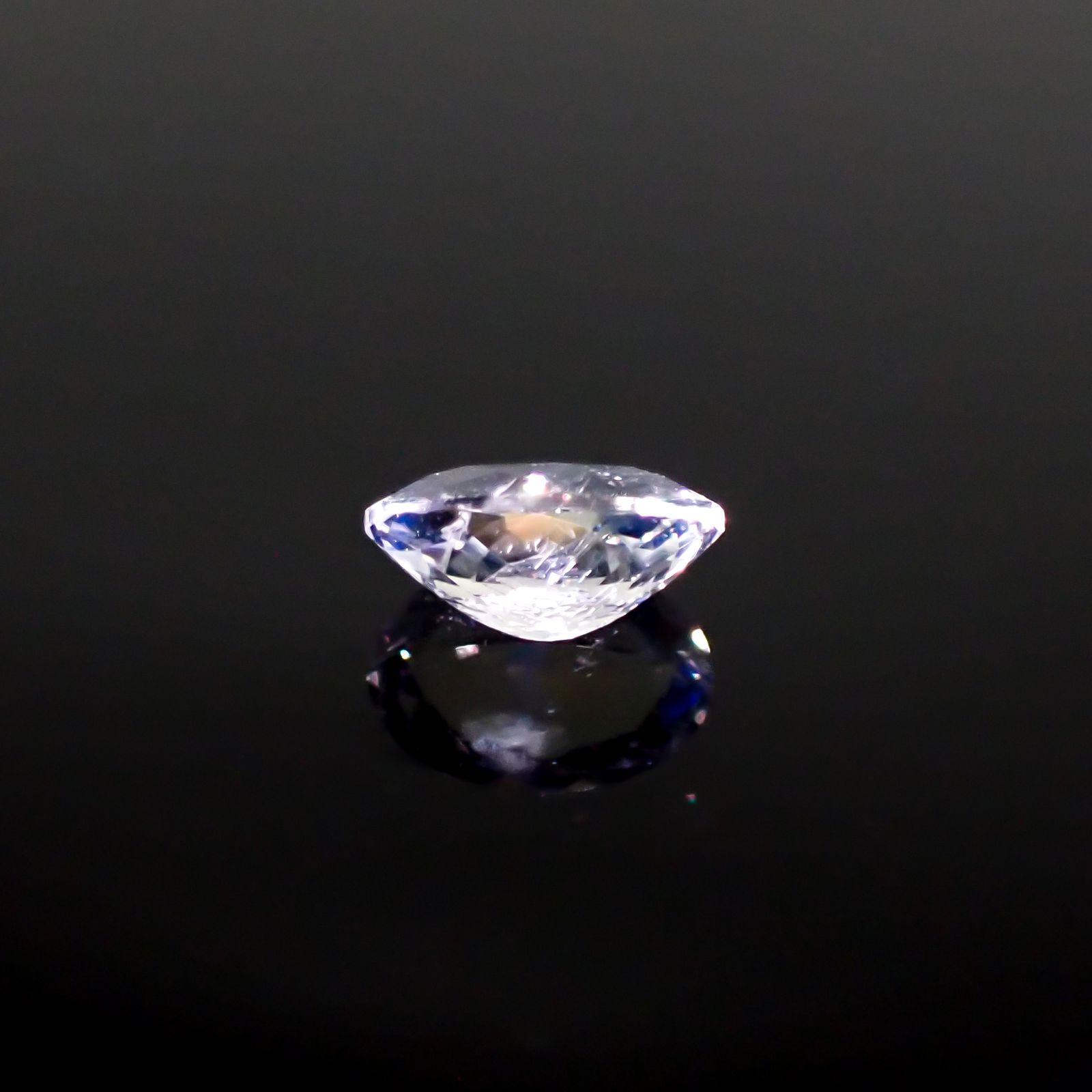 レインボームーンストーン ザンビア産 0.43ct[240828614]6.2x4.3mm前後