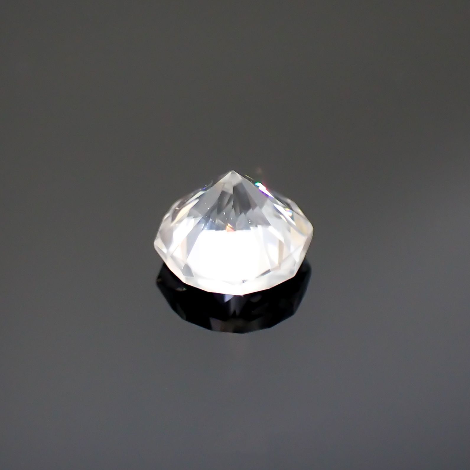 ◇オクタゴンカット◇カラーレスジルコン(宝石名ホワイト・ジルコン)スリランカ/カンボジア産 0.85ct 識別済[240214286]4.9x4.9mm前後
