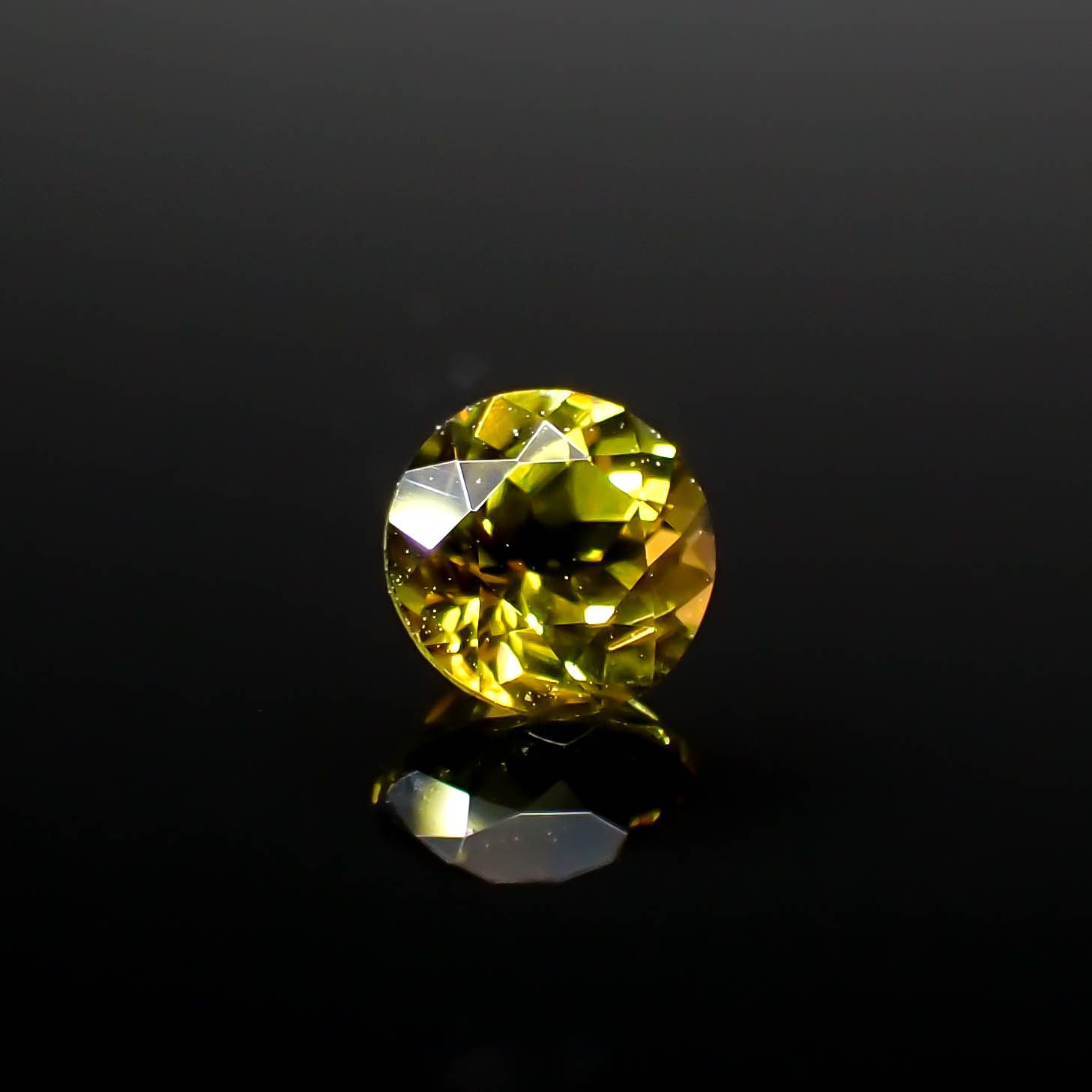 カナリートルマリン ザンビア・カナリー鉱山産 0.31ct[240527556]4x4mm前後