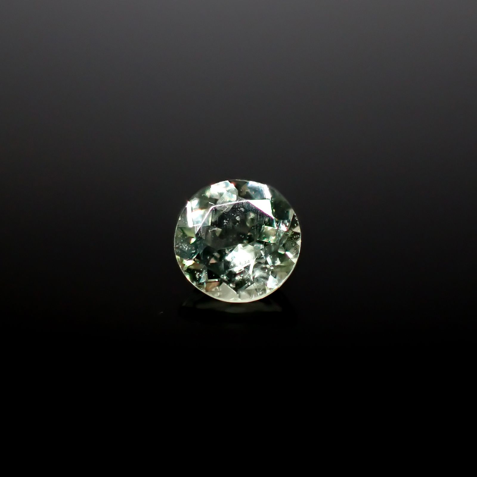 ミントガーネット タンザニア産 0.55ct [241229610]5x5mm前後