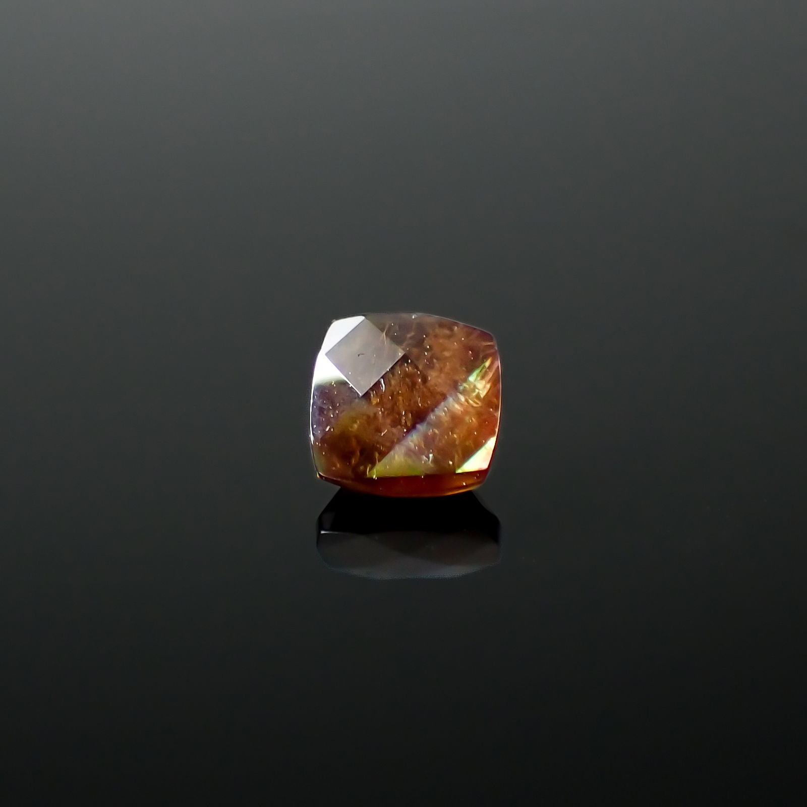 ◇チェッカーカット◇レインボーガーネット 日本・奈良県産 0.78ct[240125544]4.9x4.8mm前後