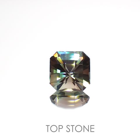 ◇チェッカーカット◇バイカラーオレゴンサンストーン(宝石名ラブラドライト)アメリカ・オレゴン州産 1.82ct 識別済[220616274]7.5x7.5mm前後