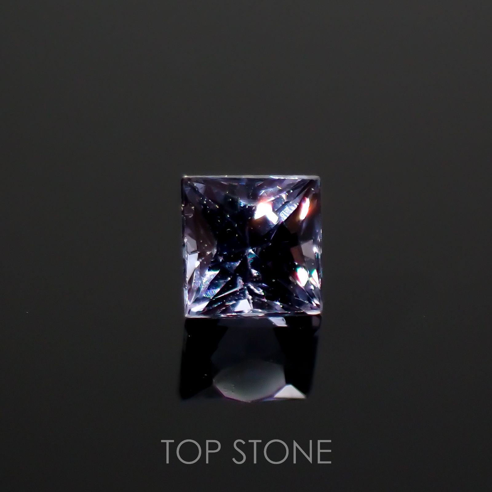 ◇プリンセスカット◇カラーチェンジガーネット アレキタイプ(宝石名ガーネット)マダガスカル・ベキリー産 0.12ct 識別済[220616540]2.5x2.4mm前後