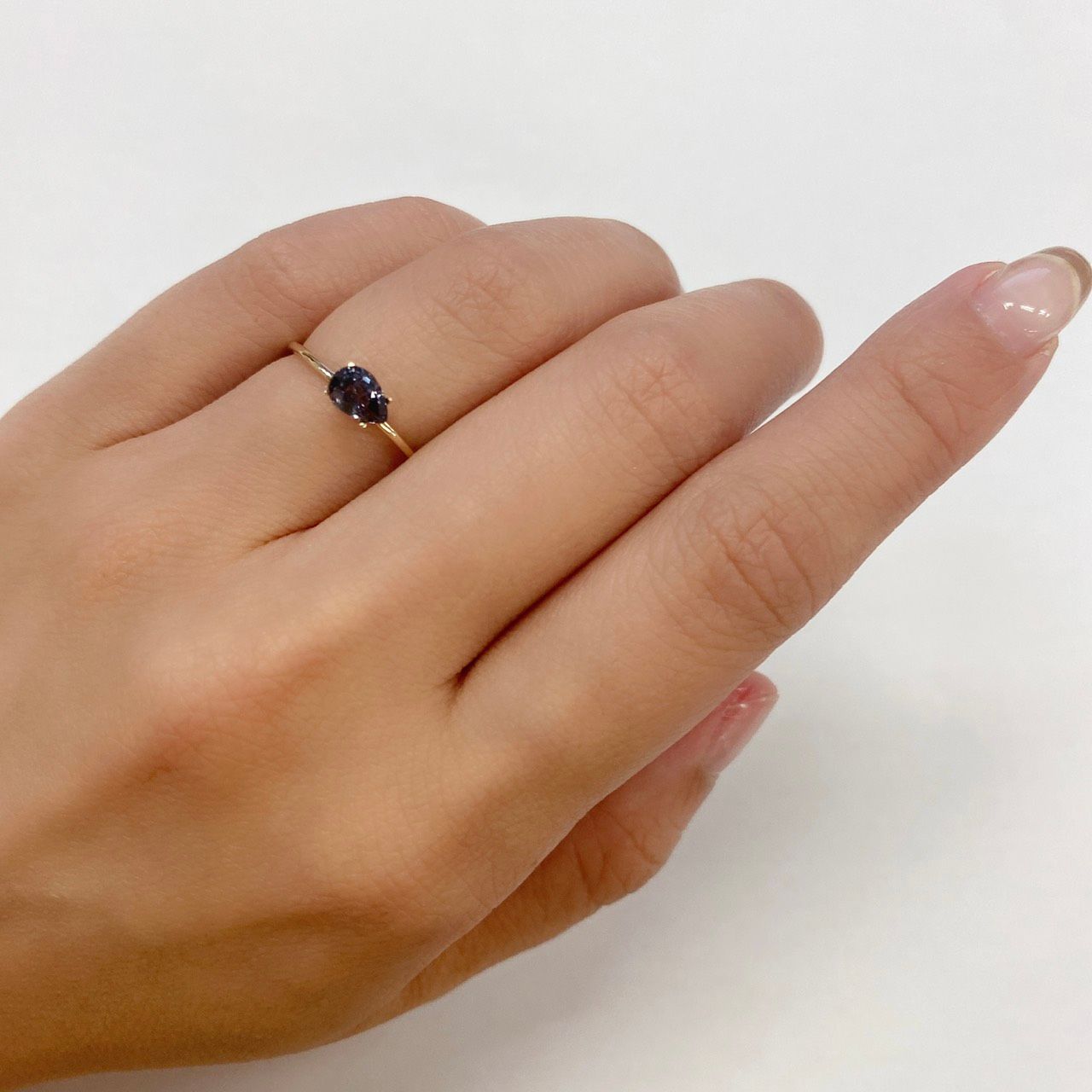 カラーチェンジガーネット アレキタイプ(宝石名パイロープ スペサルティン・ガーネット/カラーチェンジ・タイプ)マダガスカル・ベキリー産 0.601ct ソ付(彩珠)[210711814]6×4.1mm前後
