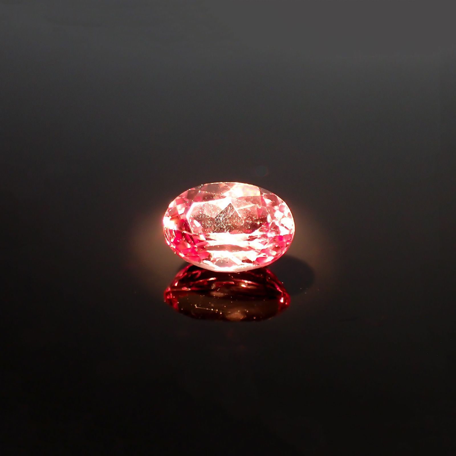 カラーシフトマラヤガーネット(宝石名ガーネット)タンザニア産 0.74ct 識別済[220115007]6x4.2mm前後