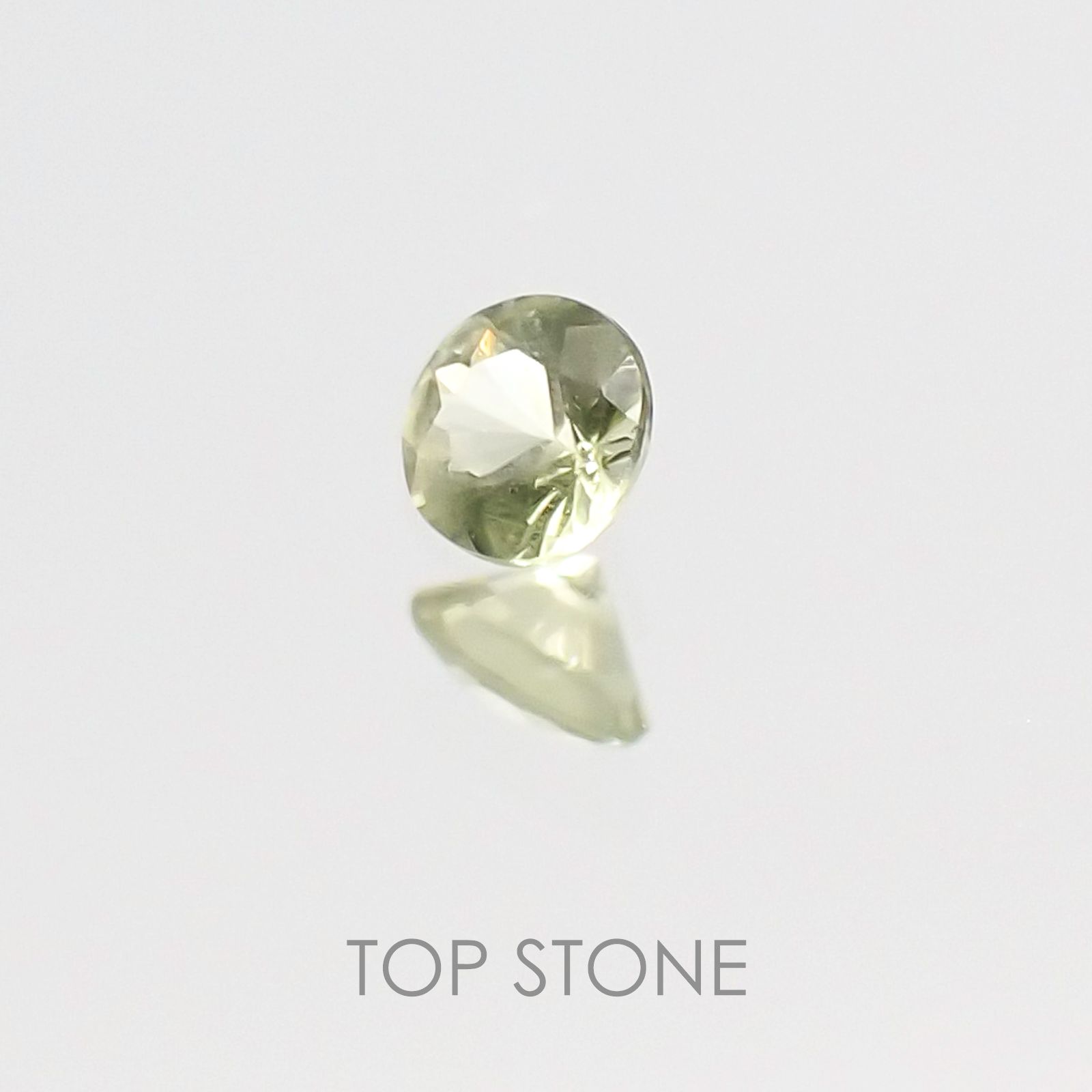 パラサイティックペリドット ソーティング付き 採取地：ロシア 0.047ct[20117252]2.3×2.3mm前後