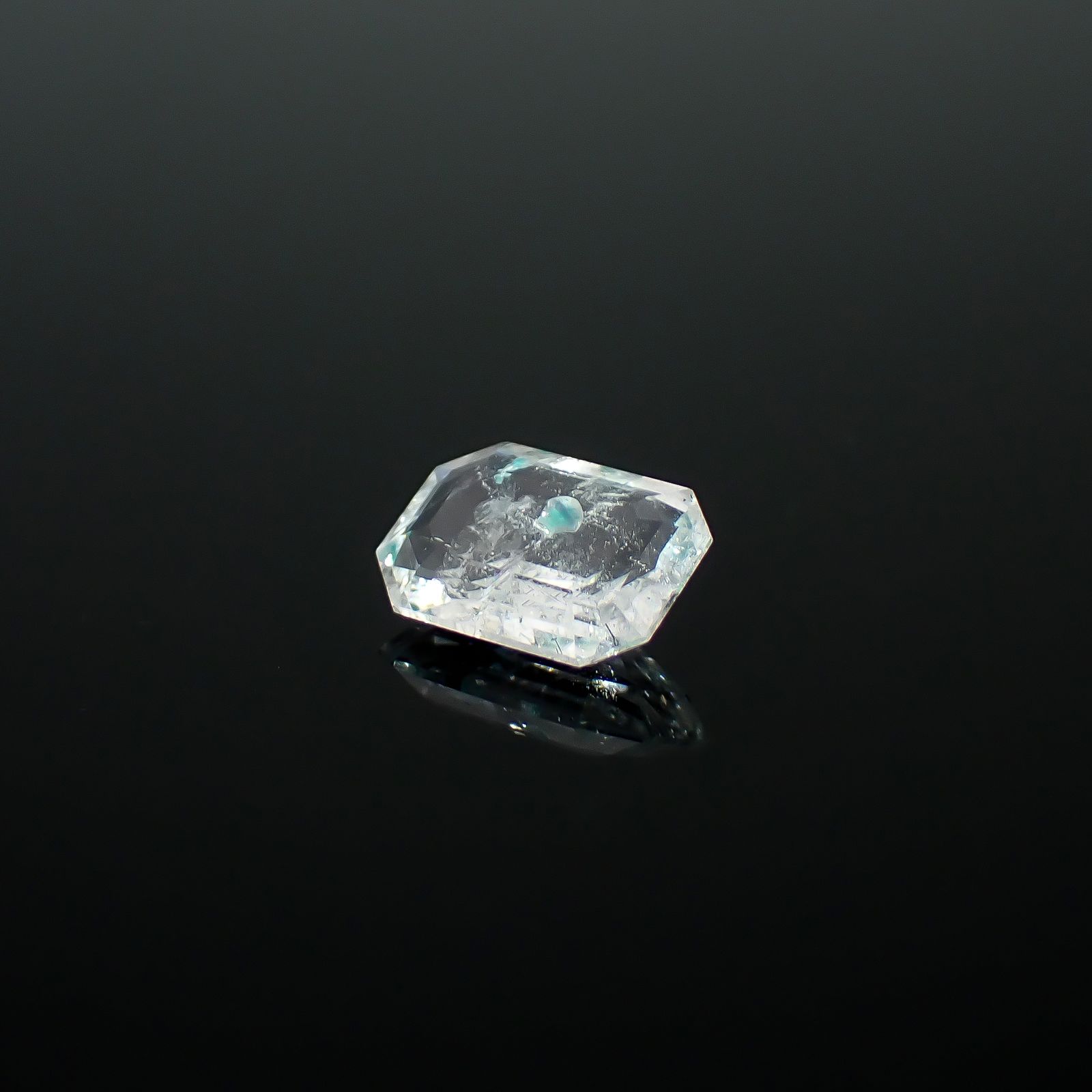 パライバクォーツ ブラジル産 1.21ct / 8.5x6mm前後 [260632501]