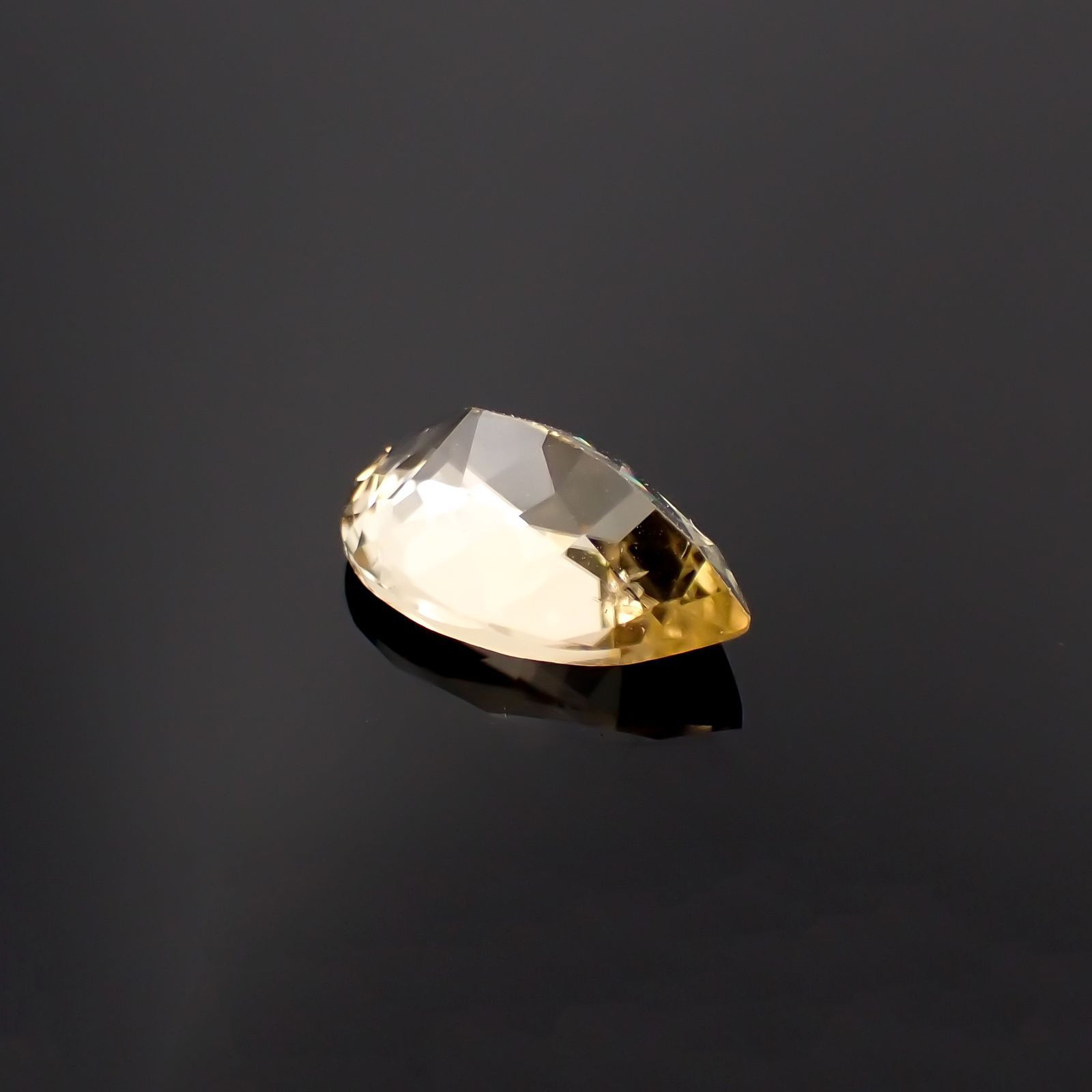 シンハライト(宝石名シンハライト)スリランカ産 3.87ct 識別済[221219702]12.8x8.2mm前後