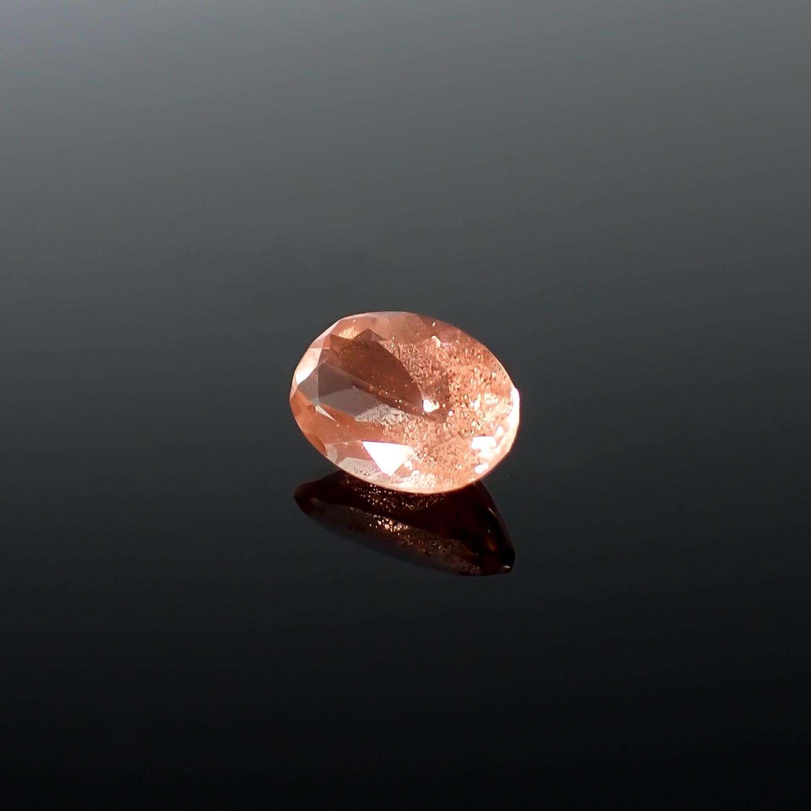 オレゴンサンストーン アメリカ・オレゴン州産 0.62ct / 6.7x4.8mm前後 [260732643]