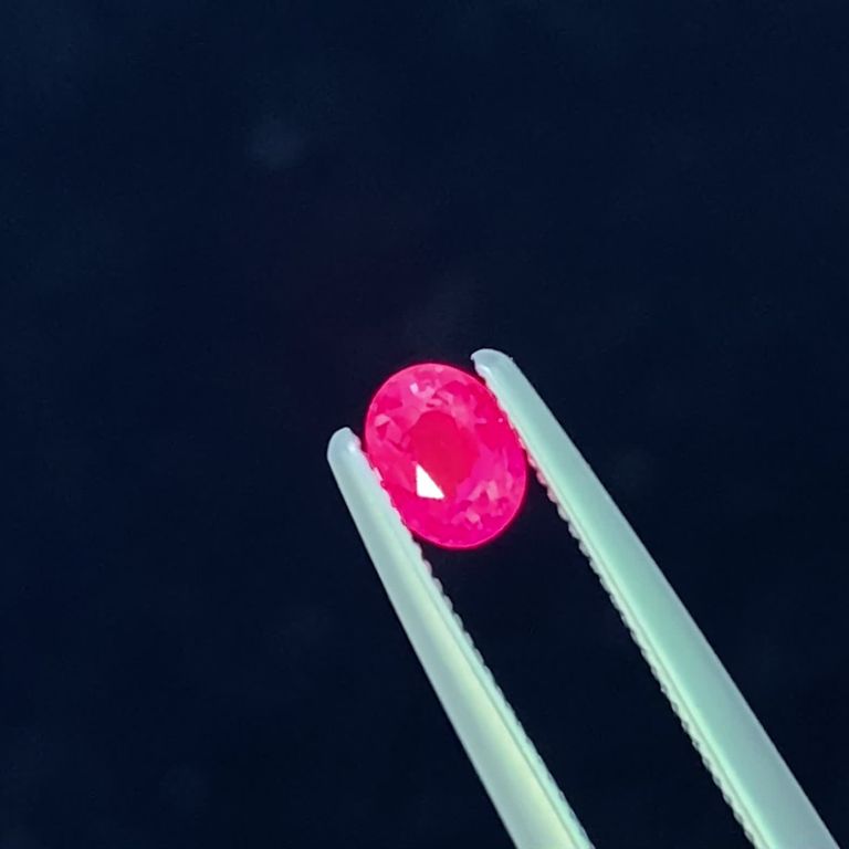 ルビー(宝石名ルビー)ミャンマー産 日独鑑付 0.360ct / 4.57x3.47mm 