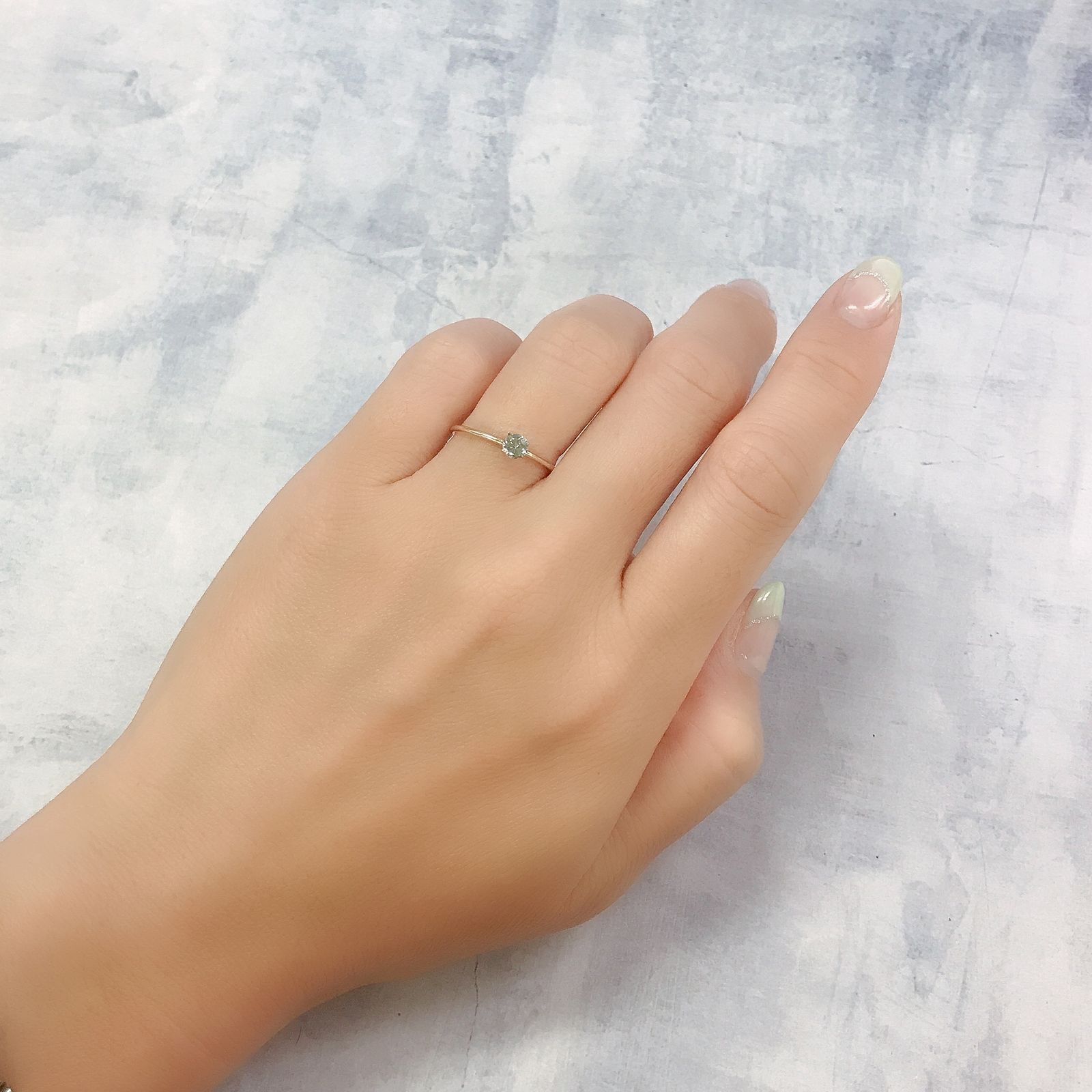アイスライムブルーサファイア(宝石名サファイア)マダガスカル/オーストラリア産 0.26ct 識別済[220817368]3.9x3.8mm前後